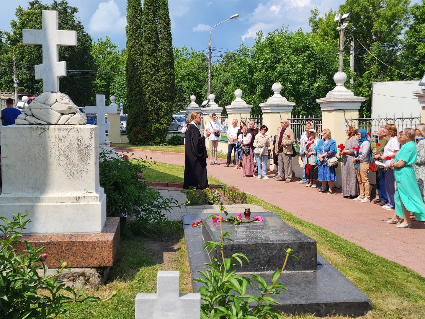 чехов, улица пушкина, анно-зачатьевский храм, поэт александр пушкин, некрополь, потомки поэта, сын александра пушкина, панихида, заупокойное богослужение, день рождения александра пушкина, музей усадьба лопасня-зачатьевское, выставки, концерт, бесплатные обзорные экскурсии,