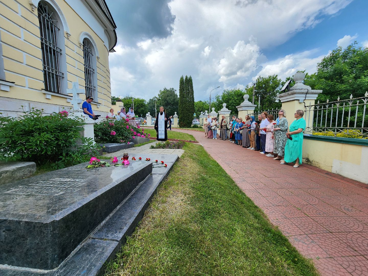 чехов, улица пушкина, анно-зачатьевский храм, поэт александр пушкин, некрополь, потомки поэта, сын александра пушкина, панихида, заупокойное богослужение, день рождения александра пушкина, музей усадьба лопасня-зачатьевское, выставки, концерт, бесплатные обзорные экскурсии,