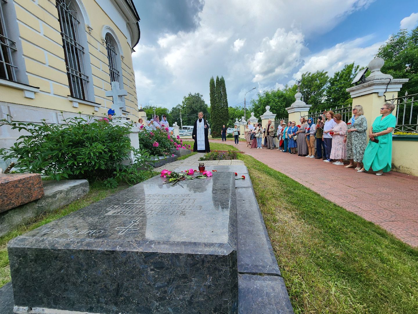 чехов, улица пушкина, анно-зачатьевский храм, поэт александр пушкин, некрополь, потомки поэта, сын александра пушкина, панихида, заупокойное богослужение, день рождения александра пушкина, музей усадьба лопасня-зачатьевское, выставки, концерт, бесплатные обзорные экскурсии,