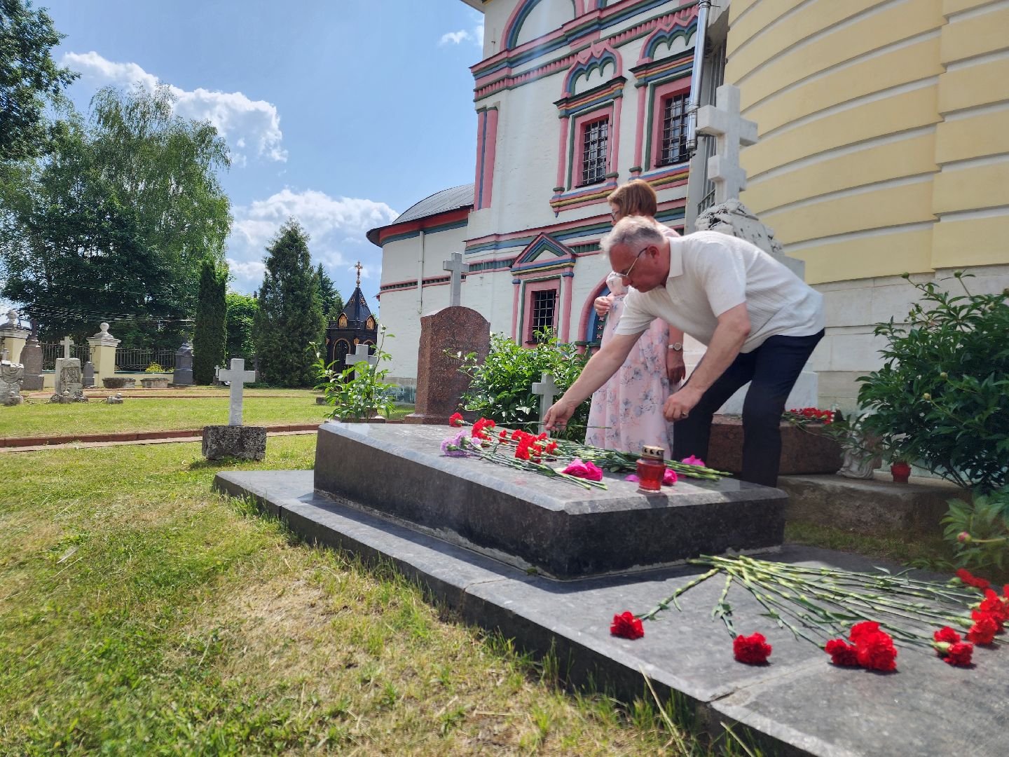 чехов, улица пушкина, анно-зачатьевский храм, поэт александр пушкин, некрополь, потомки поэта, сын александра пушкина, панихида, заупокойное богослужение, день рождения александра пушкина, музей усадьба лопасня-зачатьевское, выставки, концерт, бесплатные обзорные экскурсии,