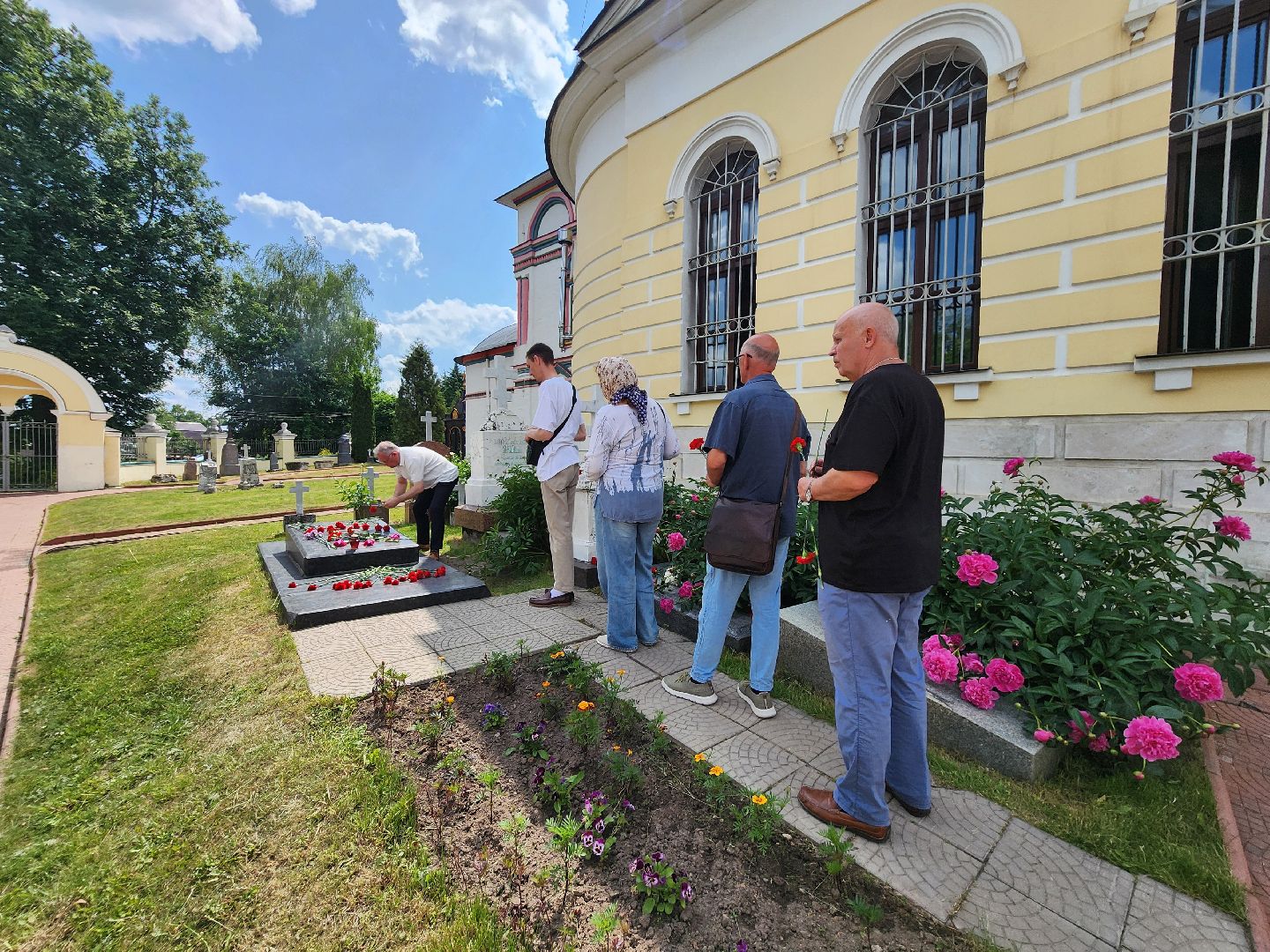 чехов, улица пушкина, анно-зачатьевский храм, поэт александр пушкин, некрополь, потомки поэта, сын александра пушкина, панихида, заупокойное богослужение, день рождения александра пушкина, музей усадьба лопасня-зачатьевское, выставки, концерт, бесплатные обзорные экскурсии,