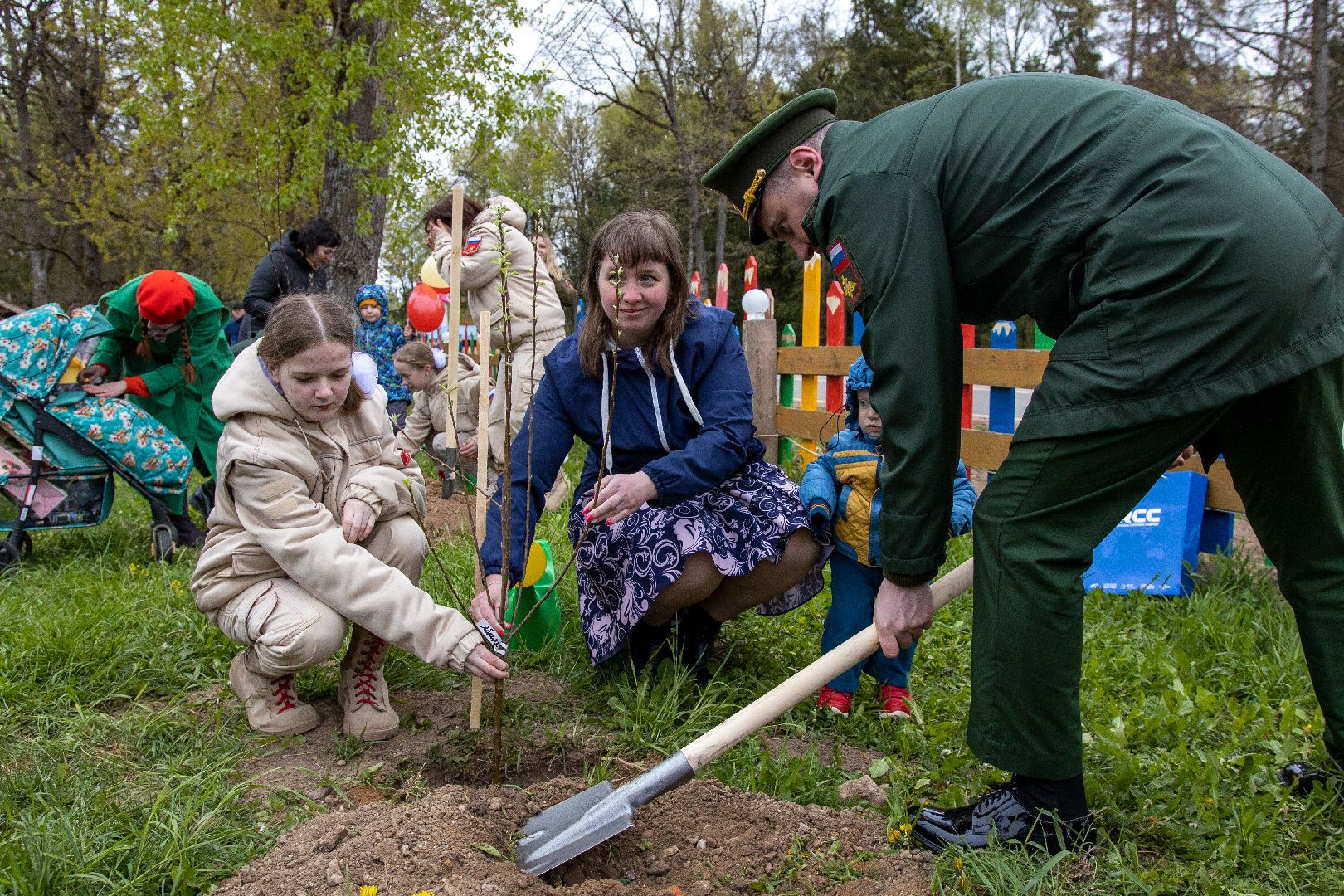 Можайск, Можайский городской округ, Подмосковье, благоустройство, экология, акция, посади дерево, парк семьи, военнослужащие, Иван Конев