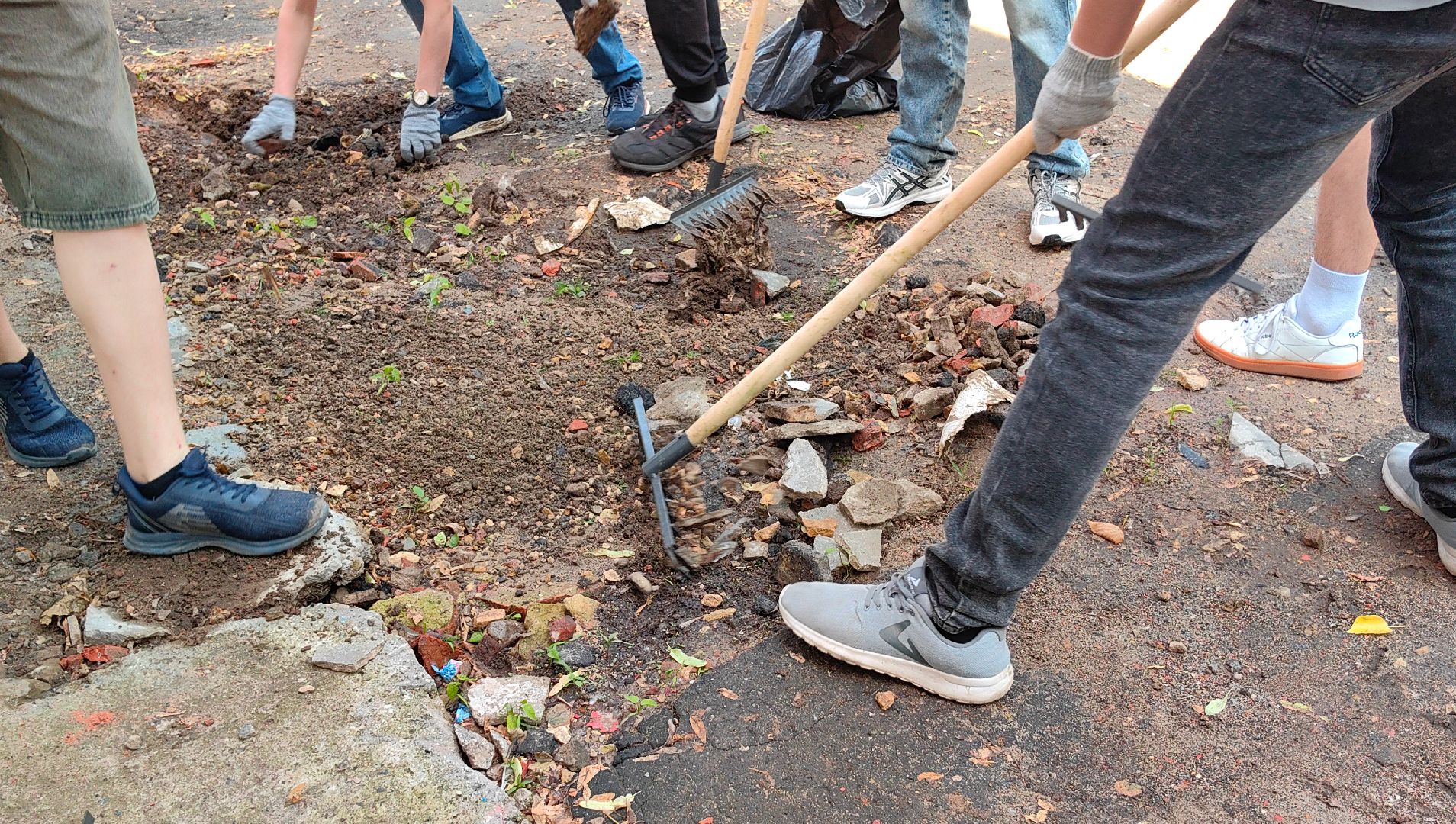 трудовое лето, подростки, школьники, инвентарь, благоустройство,