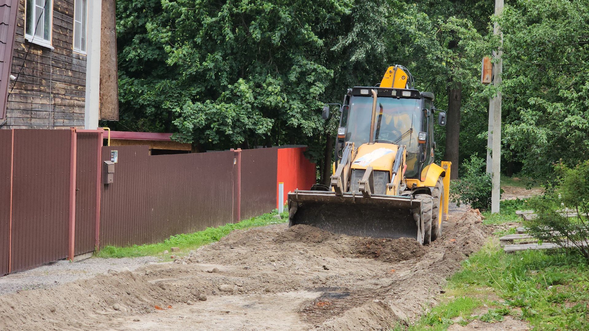 кашира, ремонт дорог, щебень, строительство дорог, трактор, каток, грунтовая дорога,