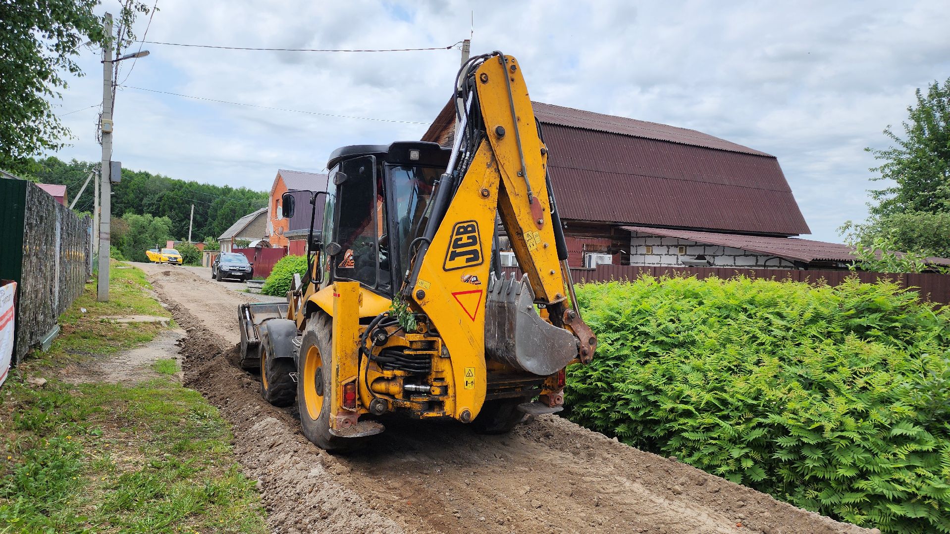 кашира, ремонт дорог, щебень, строительство дорог, трактор, каток, грунтовая дорога,