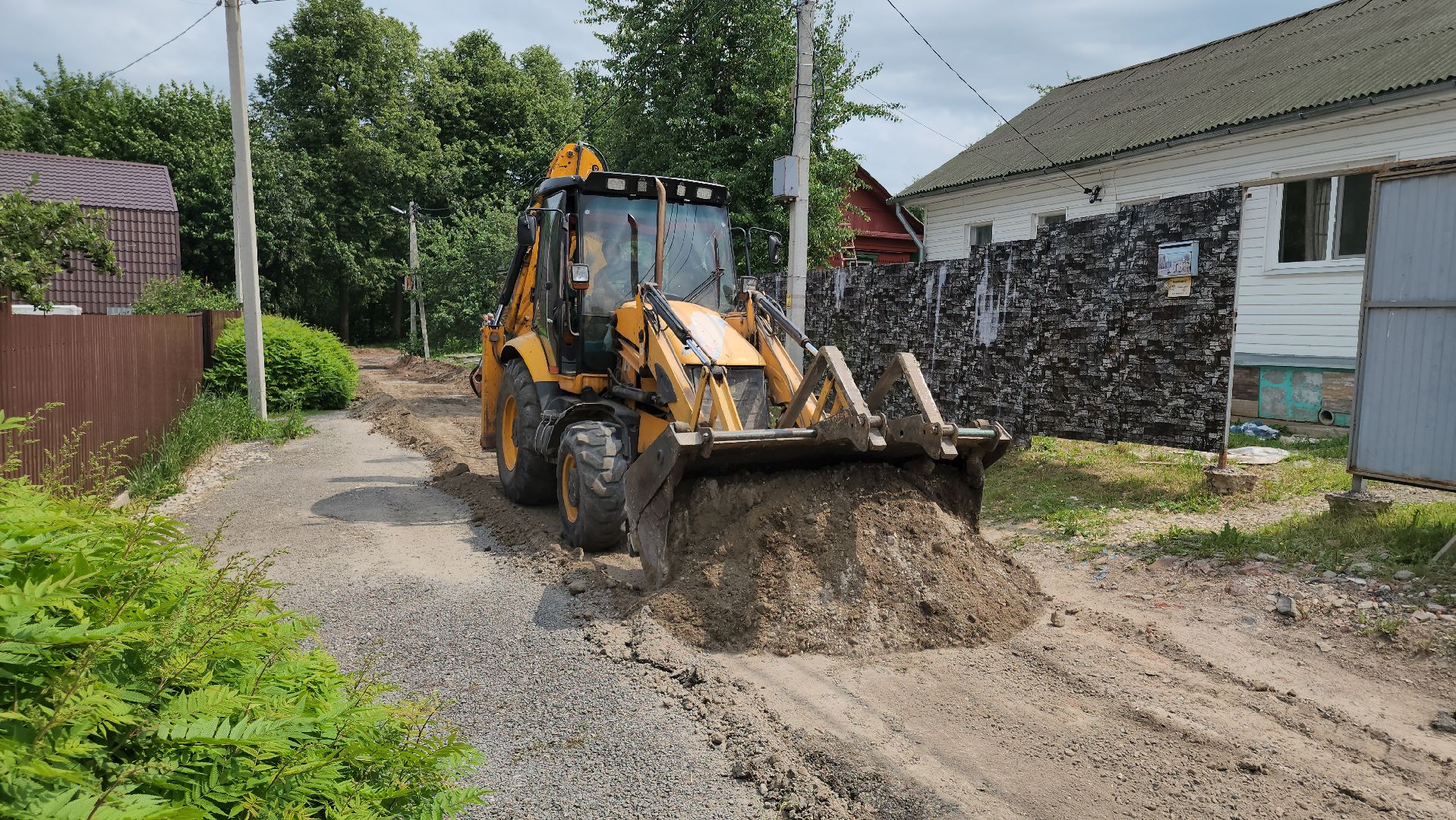 кашира, ремонт дорог, щебень, строительство дорог, трактор, каток, грунтовая дорога,