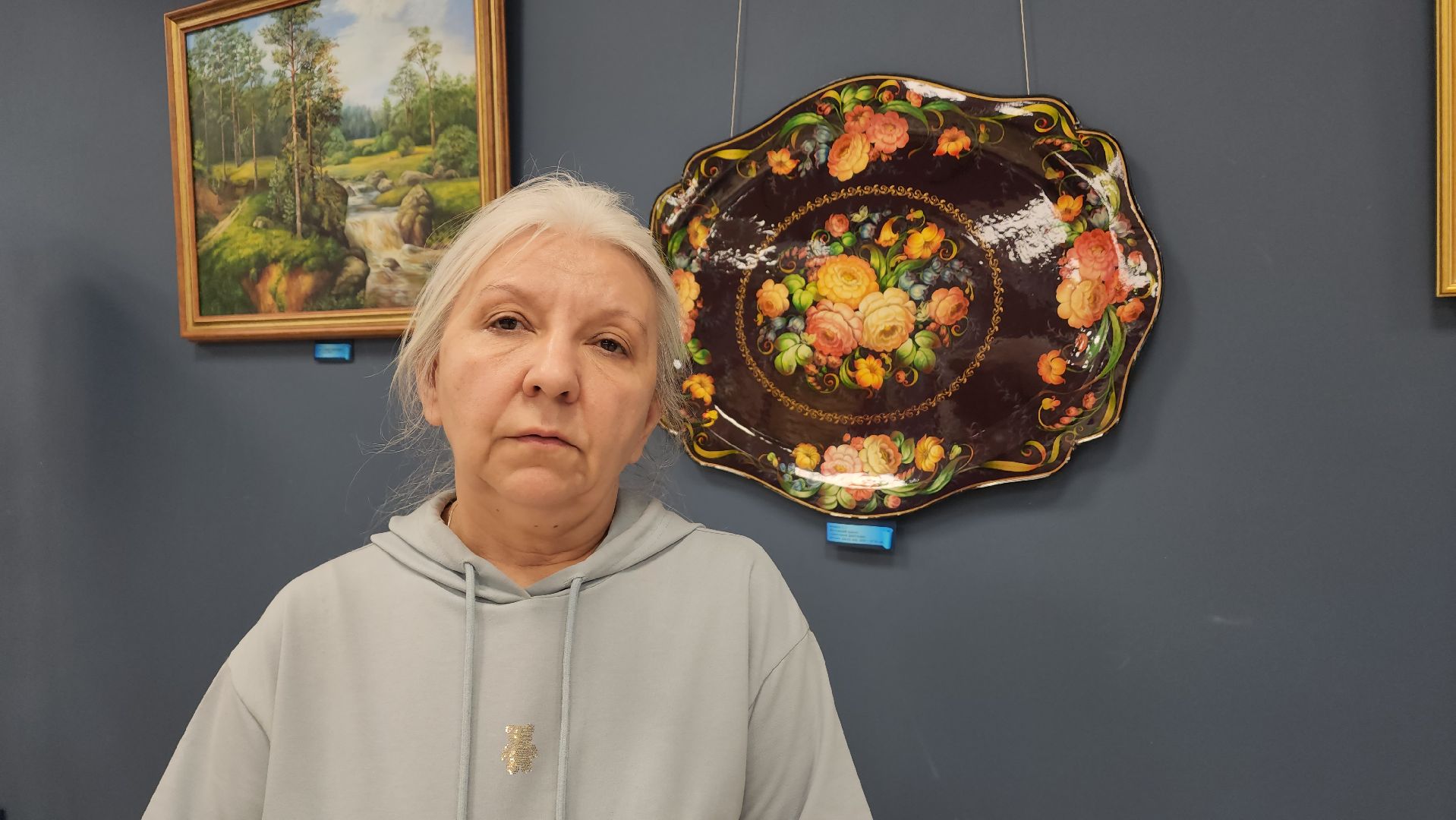 библиотека, день россии, художественная выставка, жостово, городецкая роспись, живопись, графика, картины маслом, художница,образ россии моей,вертикалки,