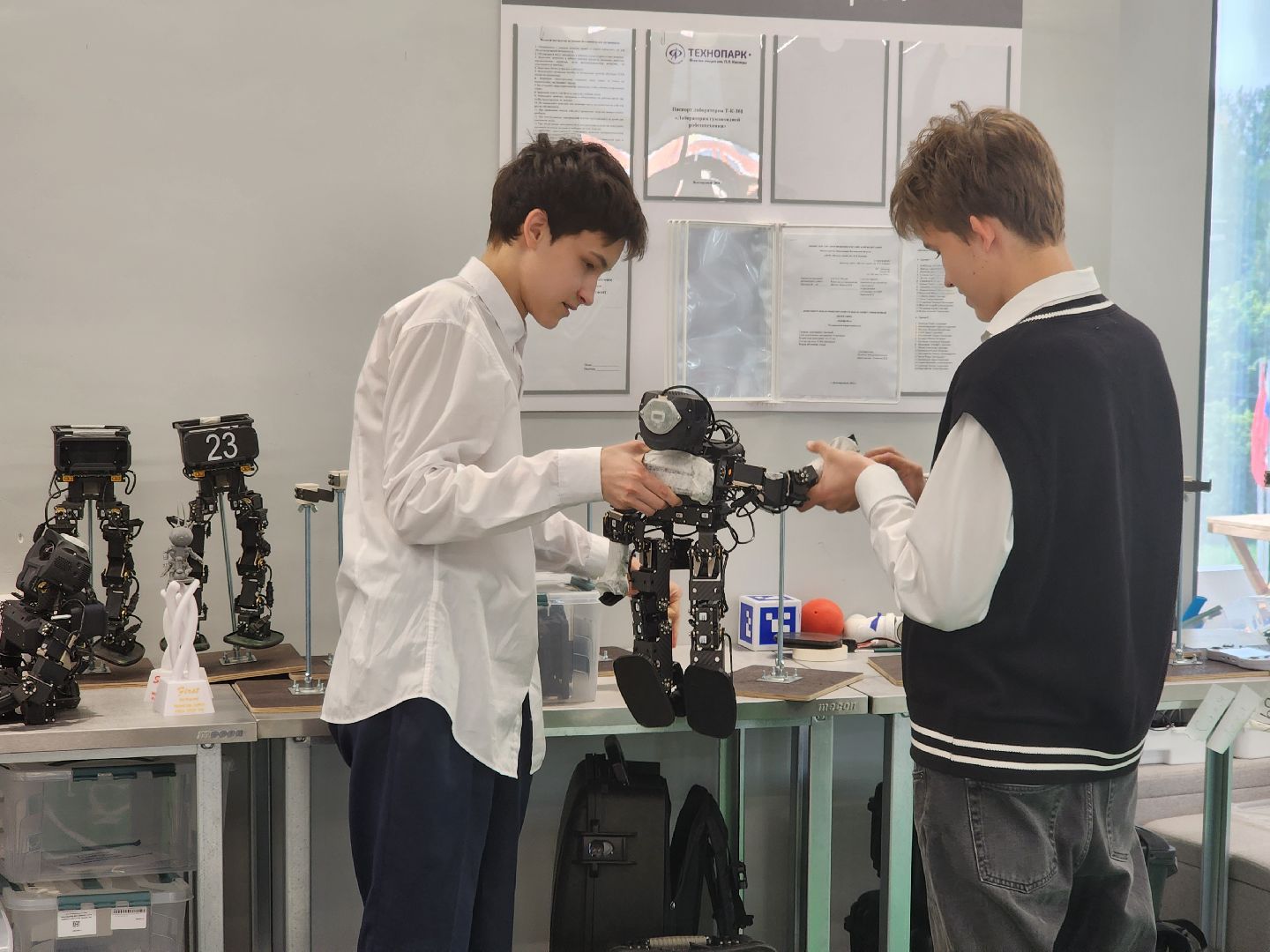 долгопрудный, робототехника, роботы, роботы-футболисты, roki-2,