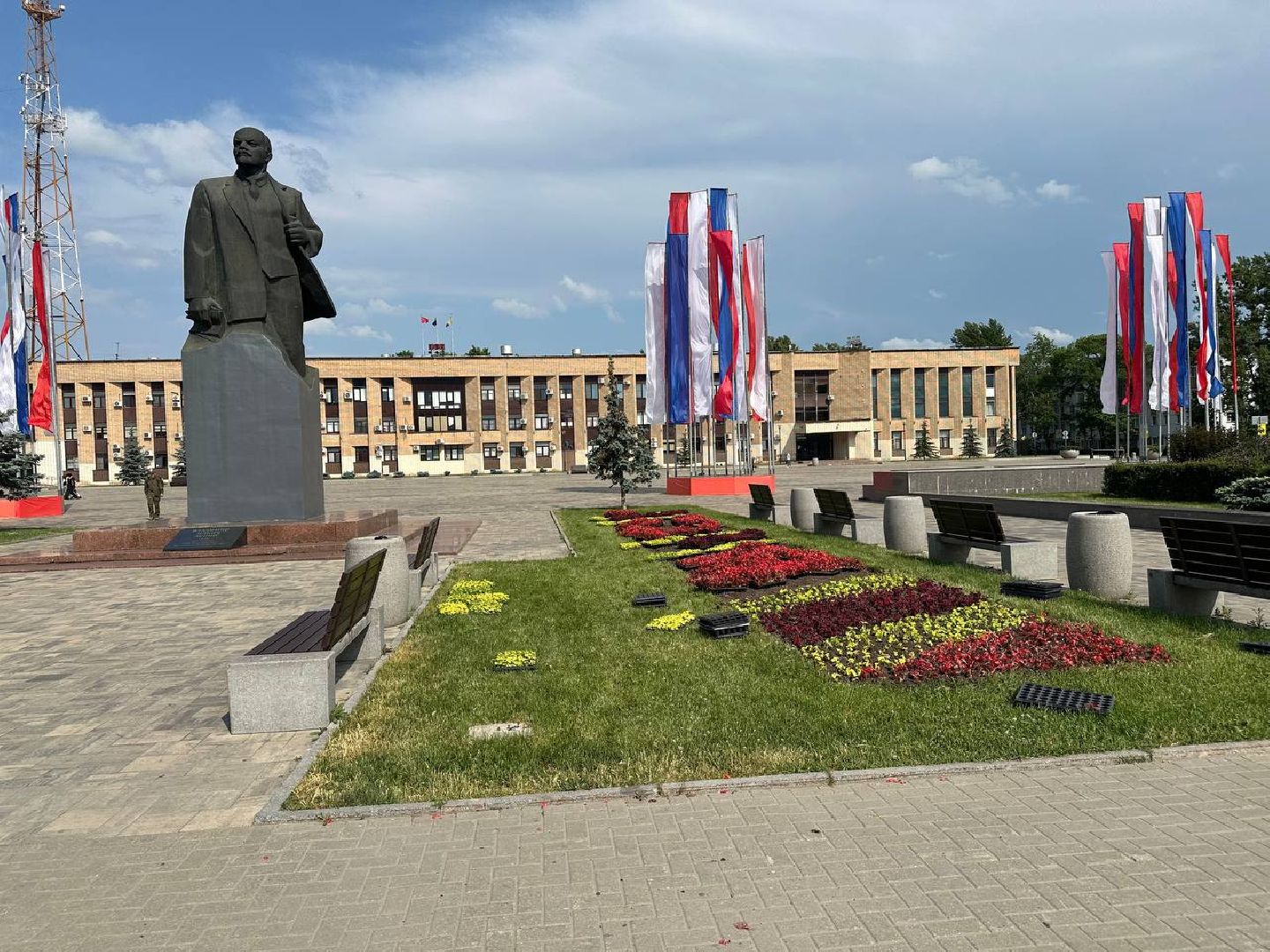 день россии, домодедово, цветы,