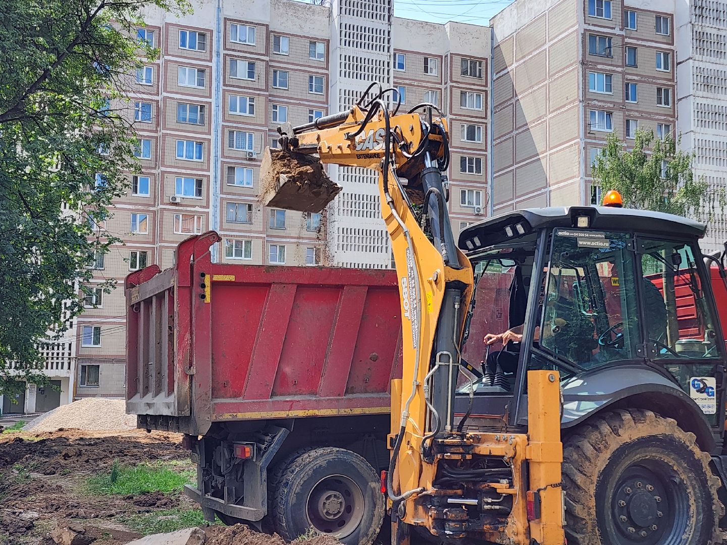 чехов, улица дружбы, благоустройство двора, пешеходные дорожки, тропинки, тротуары, проезды,  комплексное благоустройство,  госпрограмма московской области, формирование комфортной городской среды, комиссия, проверка, глава округа михаил собакин,
