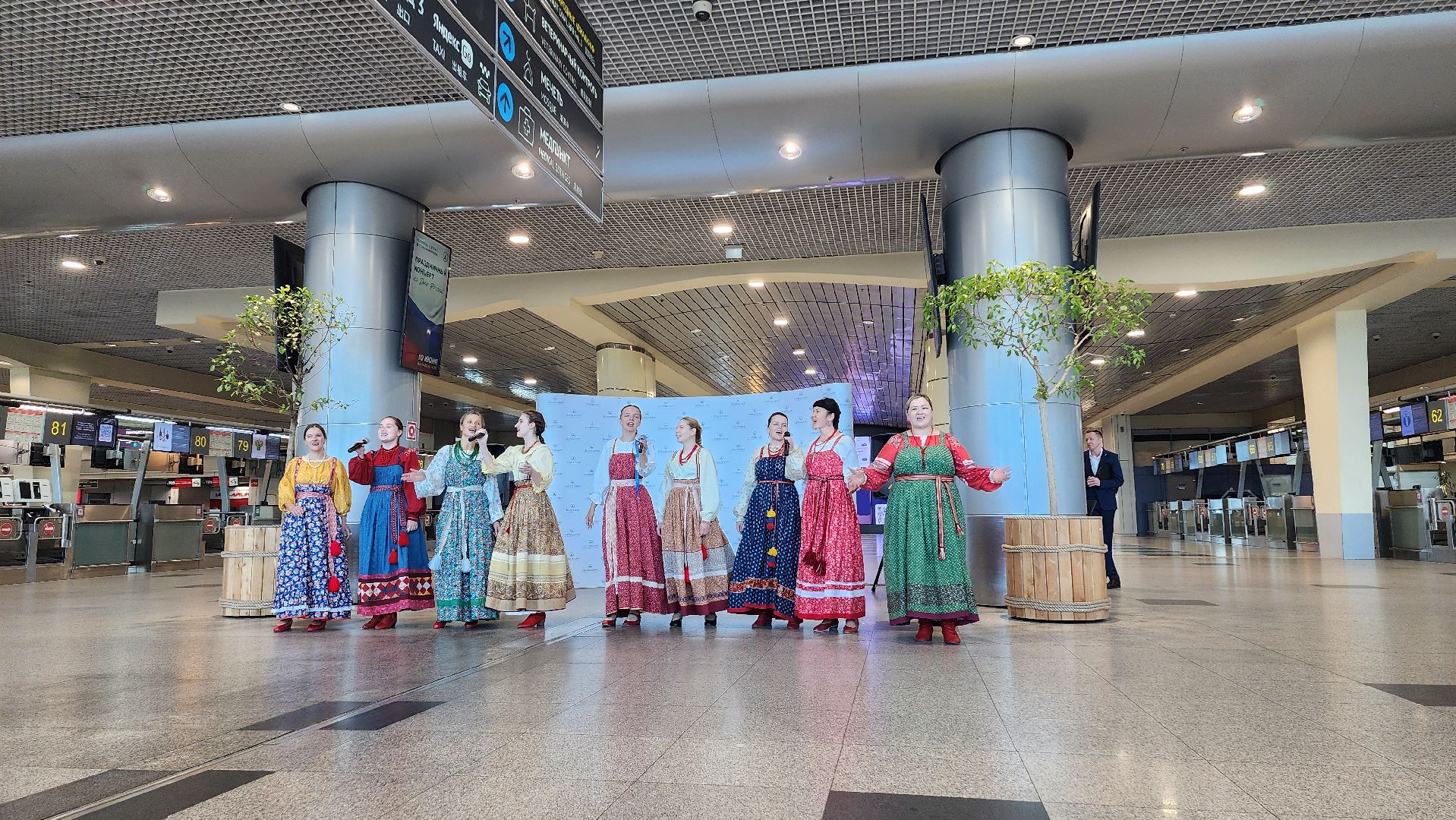 культура, фольклор, ансамбль, коллектив, русские традиции, россия , день россии, домодедово, аэроопорт, аэропорт домодедово, концерт, флаг россии, флешмоб, подмосковье,