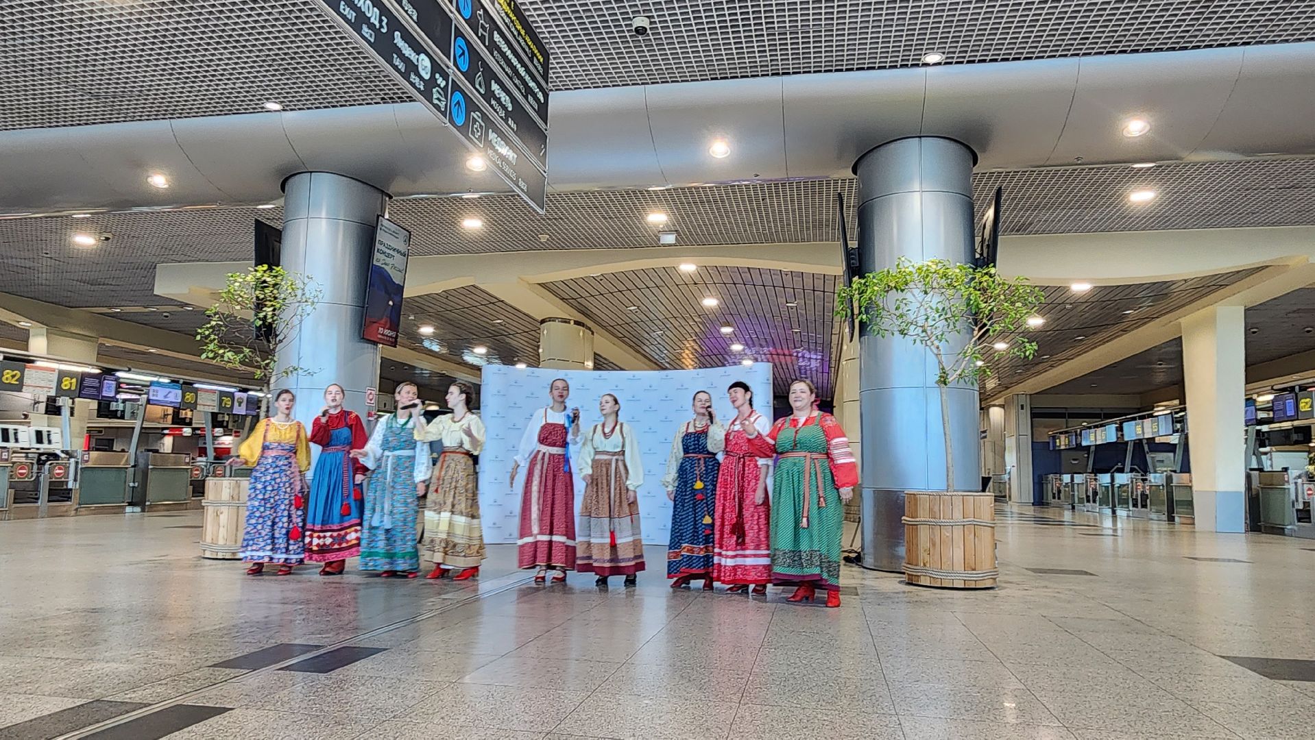 культура, фольклор, ансамбль, коллектив, русские традиции, россия , день россии, домодедово, аэроопорт, аэропорт домодедово, концерт, флаг россии, флешмоб, подмосковье,