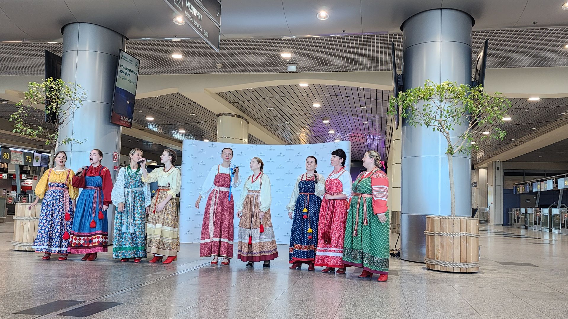 культура, фольклор, ансамбль, коллектив, русские традиции, россия , день россии, домодедово, аэроопорт, аэропорт домодедово, концерт, флаг россии, флешмоб, подмосковье,