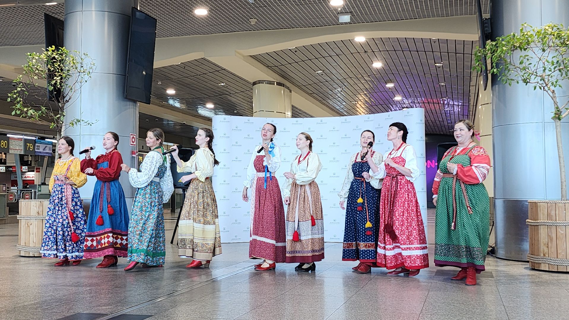 культура, фольклор, ансамбль, коллектив, русские традиции, россия , день россии, домодедово, аэроопорт, аэропорт домодедово, концерт, флаг россии, флешмоб, подмосковье,