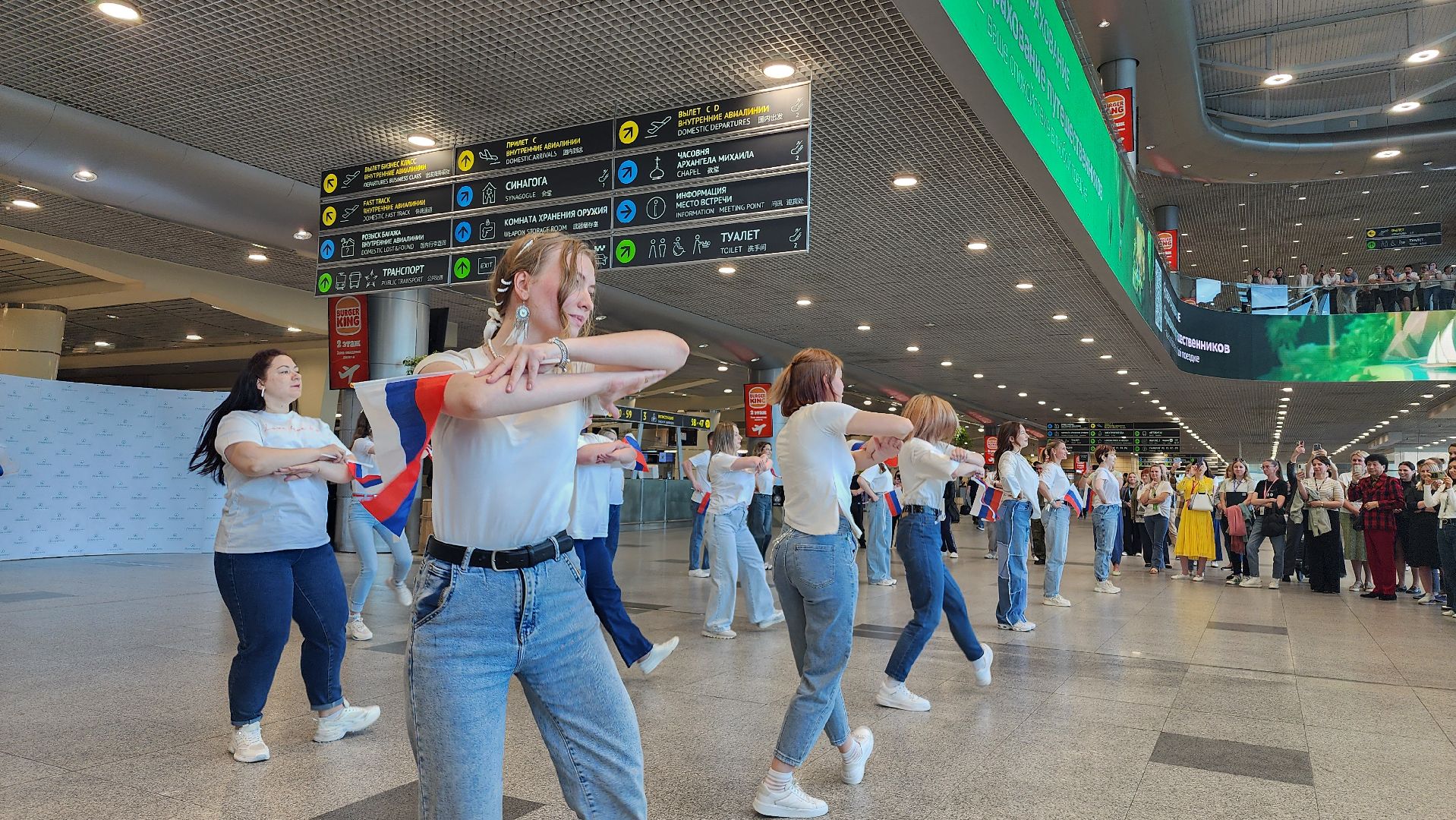 домодедово, помосковье, культура, танец, флешмоб, аэропорт, аэропорт домодедово, день россии, россия,