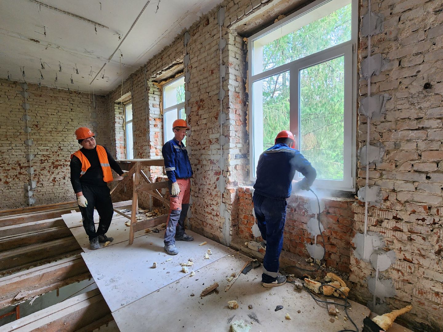 чехов, улица чехова, центр детского творчества, капитальный ремонт, реконструкция, обновление, внутренняя отделка, выравнивание стен, оштукатуривание стен, трассировка стен, демонтажные работы, фасадные и кровельные работы,замена инженерных сетей, госпрограмма московской области,