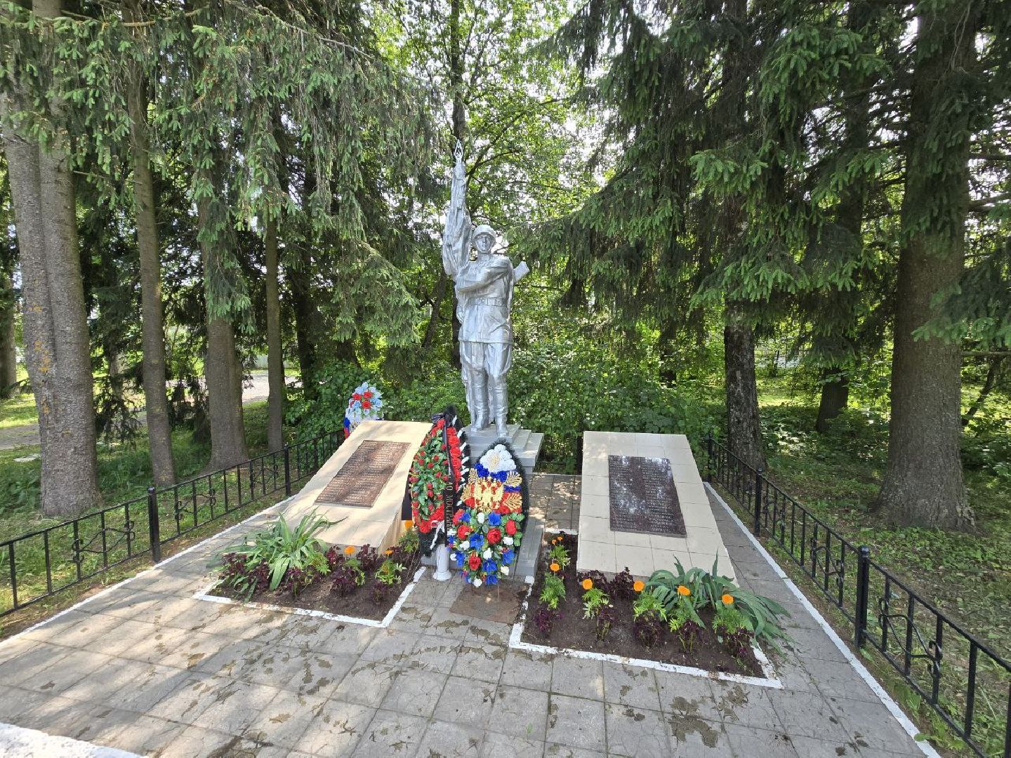 можайск, можайский муниципальный округ, подмосковье, благоустройство, однолетние цветы, посадка,