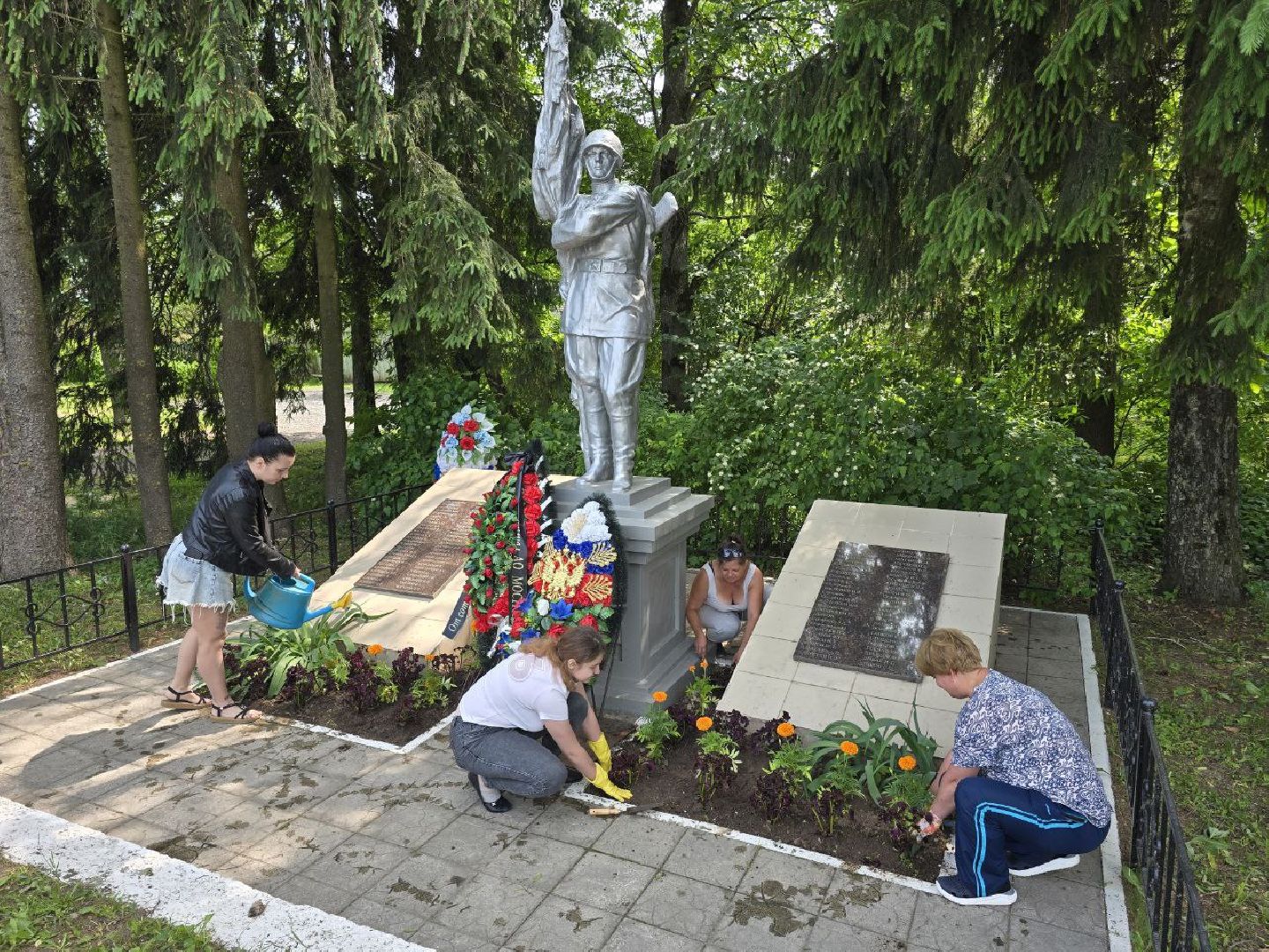 можайск, можайский муниципальный округ, подмосковье, благоустройство, однолетние цветы, посадка,