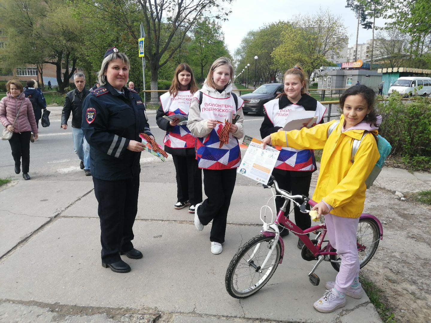 Протвино, волонтеры, госавтоинспекция, День Победы, пешеходный переход