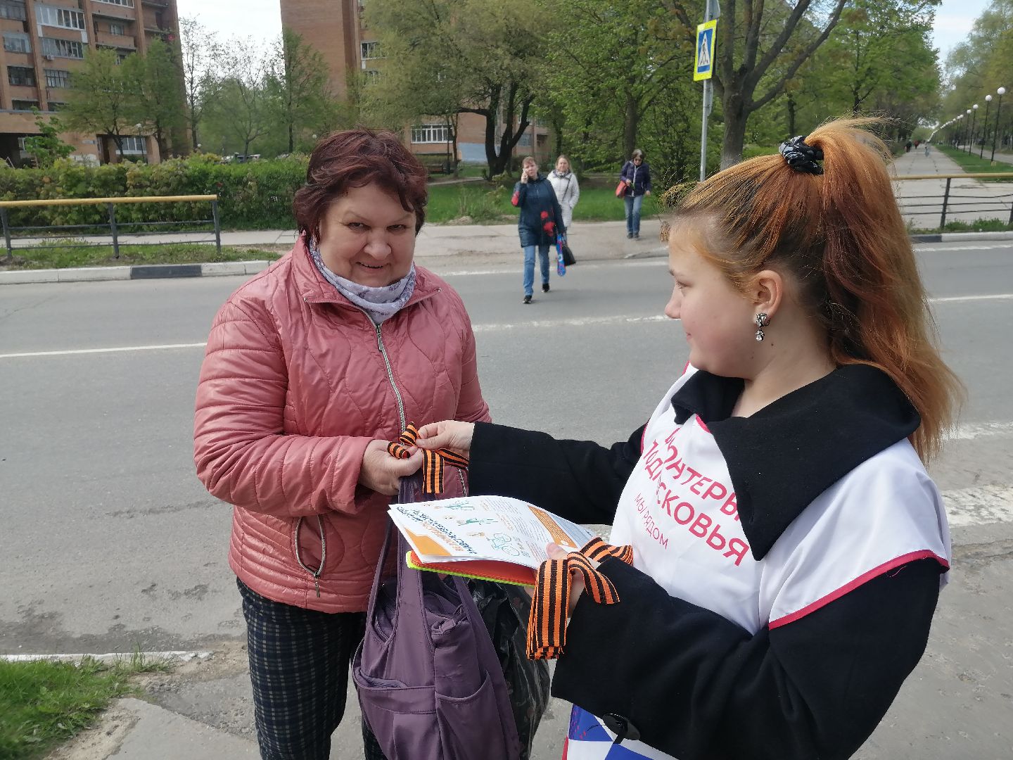 Протвино, волонтеры, госавтоинспекция, День Победы, пешеходный переход