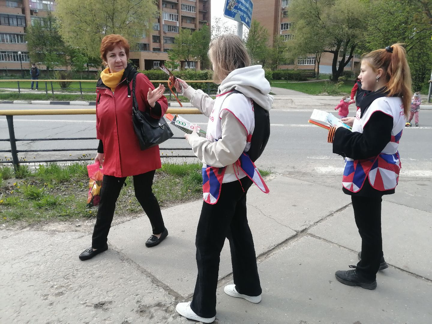 Протвино, волонтеры, госавтоинспекция, День Победы, пешеходный переход