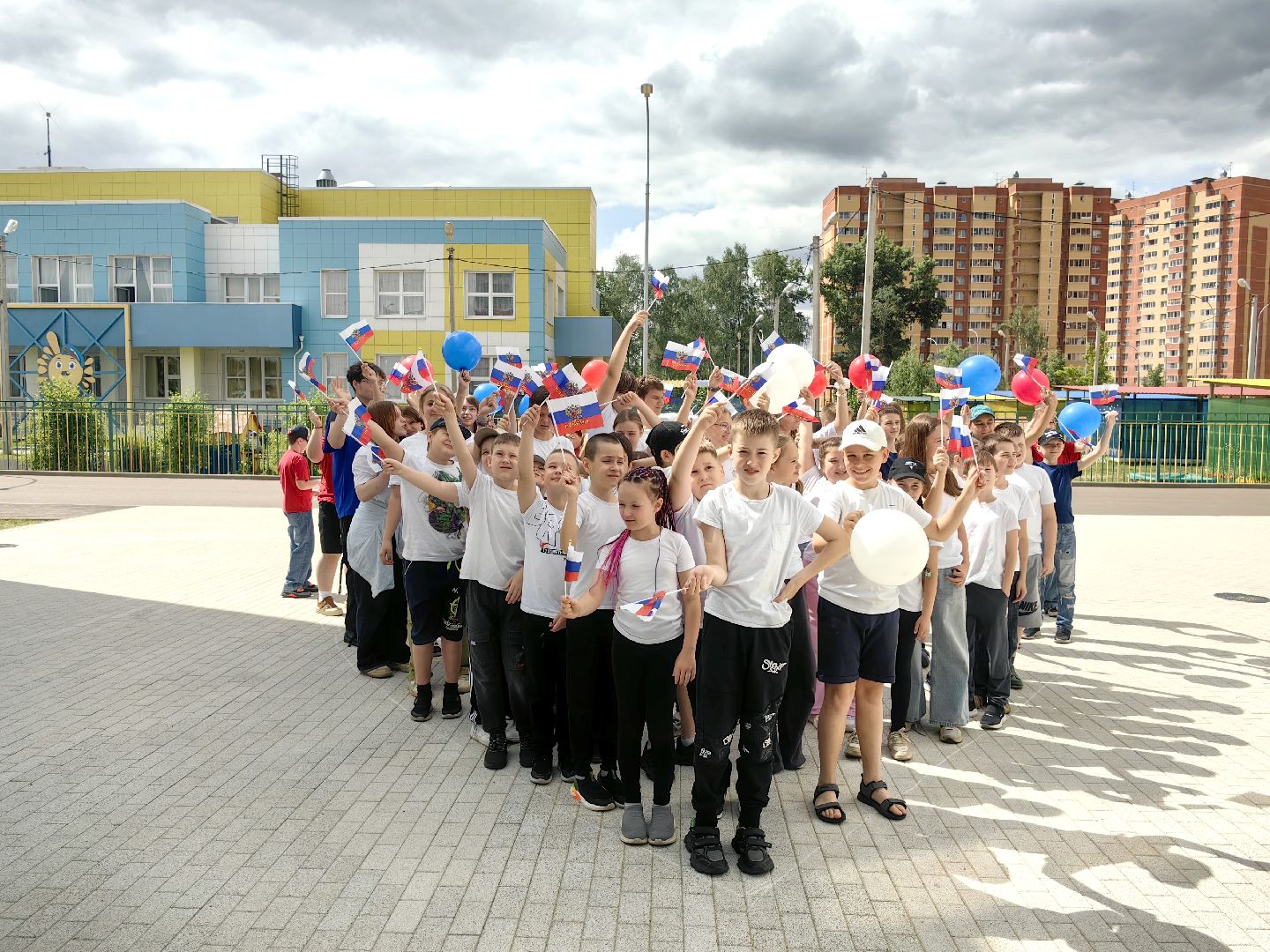 флешмоб, день россии, лагерь, символы,