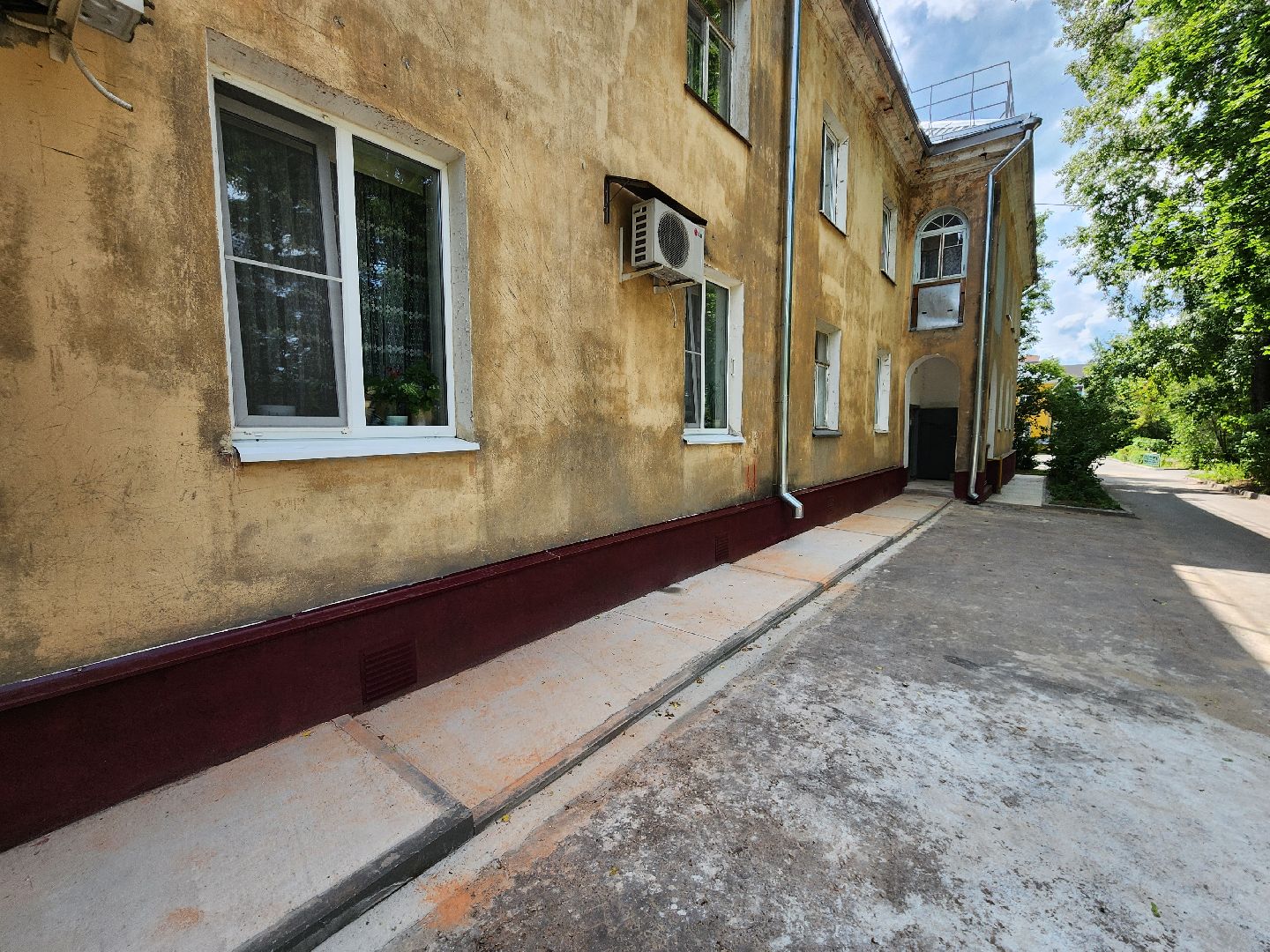 чехов,  улица ильича 33, жилой дом, капитальный ремонт фундамента, капремонт отмостки и цоколя, укрепление и усиление фундамента, реконструкция, обновление, инженерные сети, благоустройство двора, фонд капитального ремонта московской области,