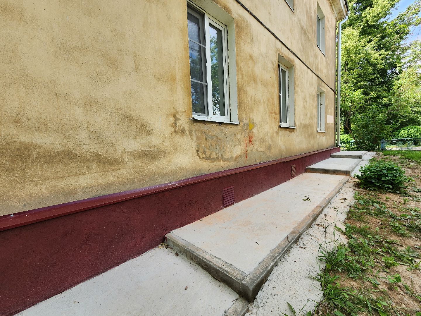 чехов,  улица ильича 33, жилой дом, капитальный ремонт фундамента, капремонт отмостки и цоколя, укрепление и усиление фундамента, реконструкция, обновление, инженерные сети, благоустройство двора, фонд капитального ремонта московской области,