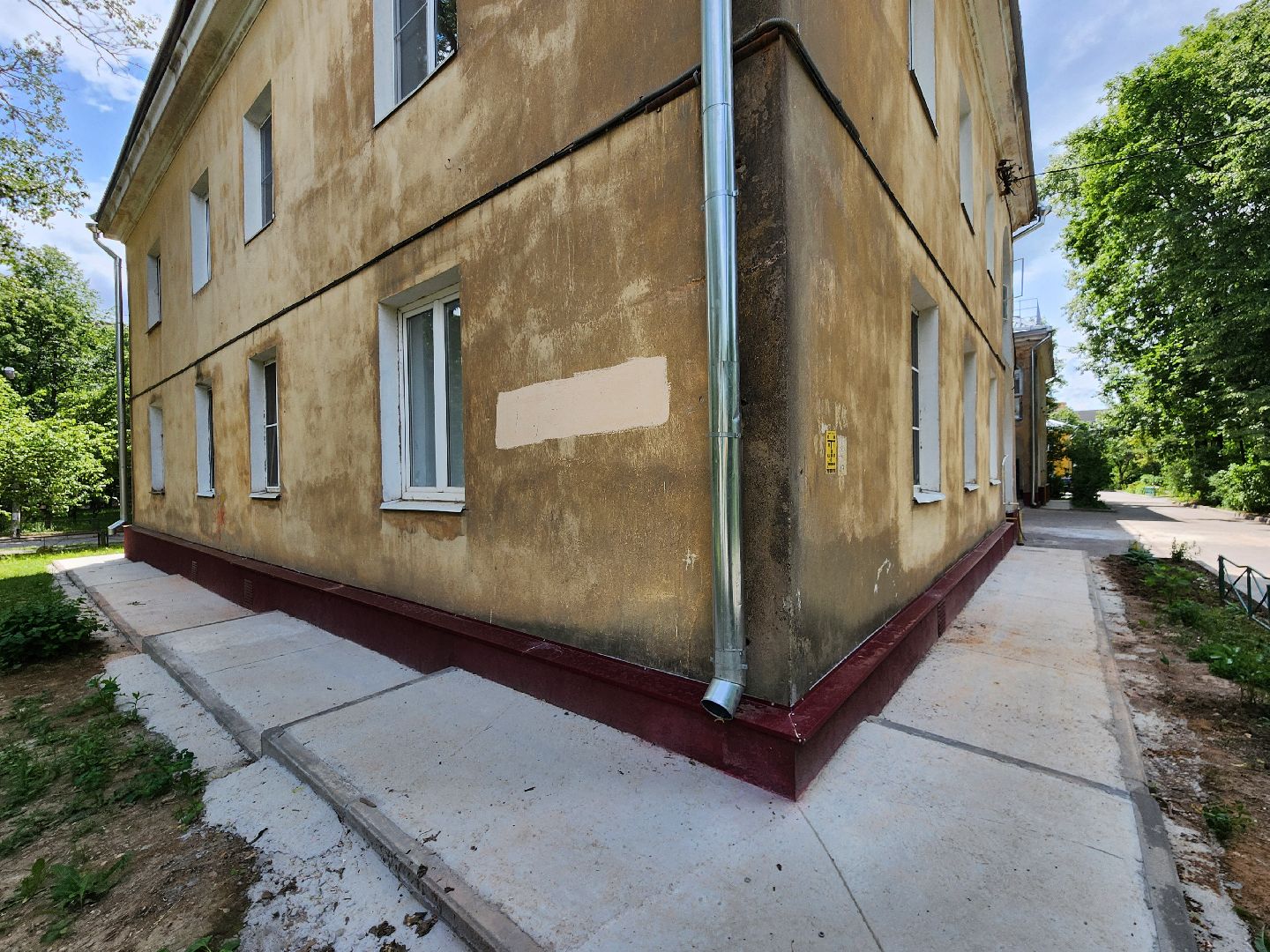 чехов,  улица ильича 33, жилой дом, капитальный ремонт фундамента, капремонт отмостки и цоколя, укрепление и усиление фундамента, реконструкция, обновление, инженерные сети, благоустройство двора, фонд капитального ремонта московской области,