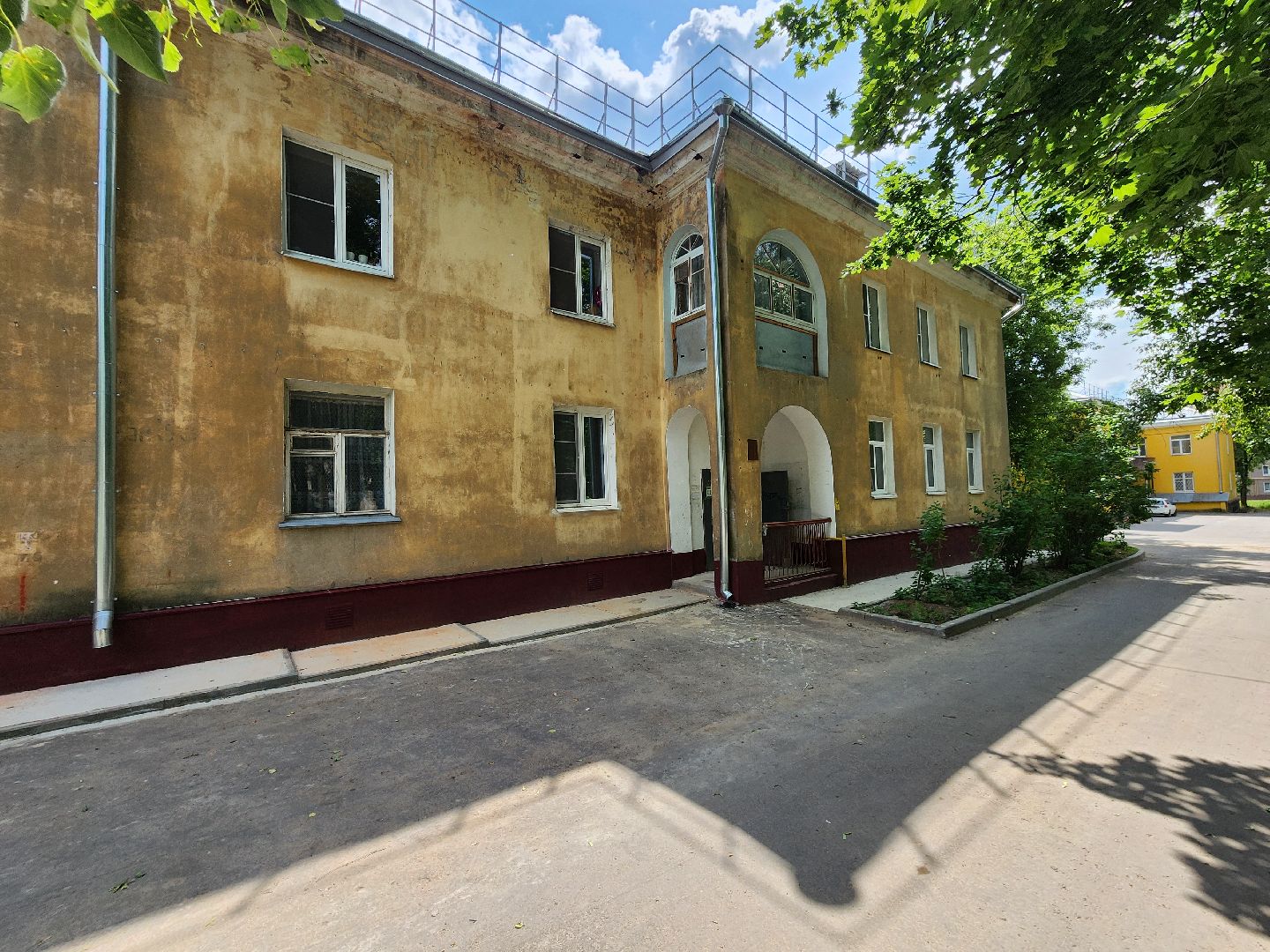 чехов,  улица ильича 33, жилой дом, капитальный ремонт фундамента, капремонт отмостки и цоколя, укрепление и усиление фундамента, реконструкция, обновление, инженерные сети, благоустройство двора, фонд капитального ремонта московской области,