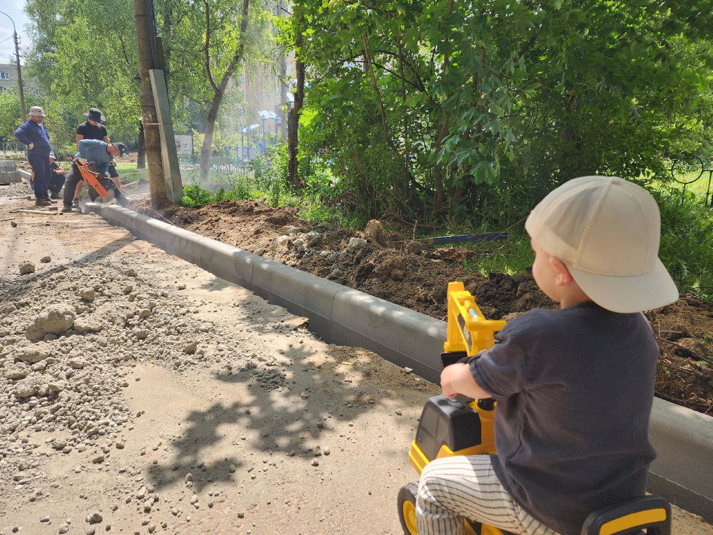 красноармейск, городской округ пушкинский, благоустройство дворов, замена бордюров,