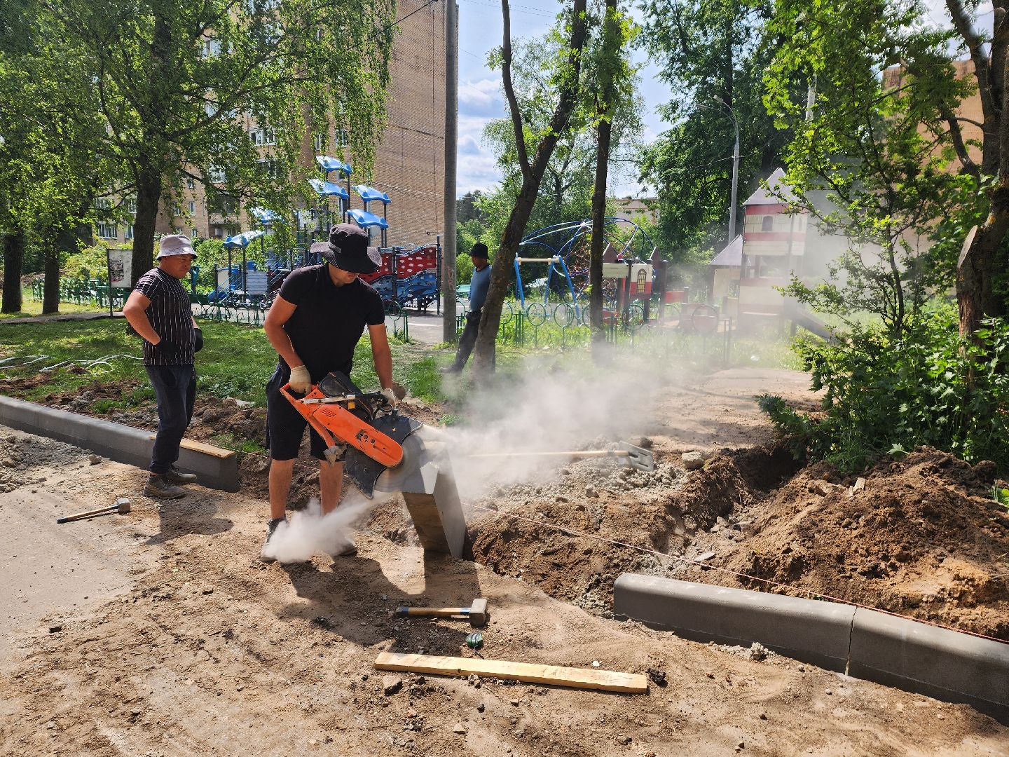 красноармейск, городской округ пушкинский, благоустройство дворов, замена бордюров,