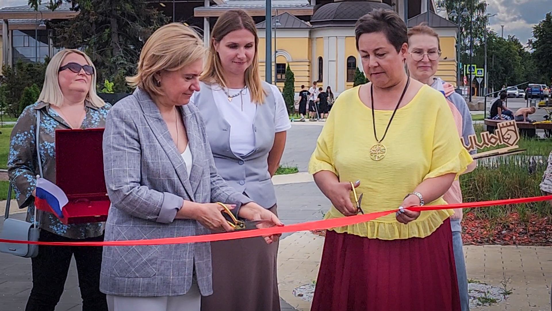 бронницы, союз Содействие женскому предпринимательству , Нежная клумба , новый цветник на площади имени Тимофеева ,