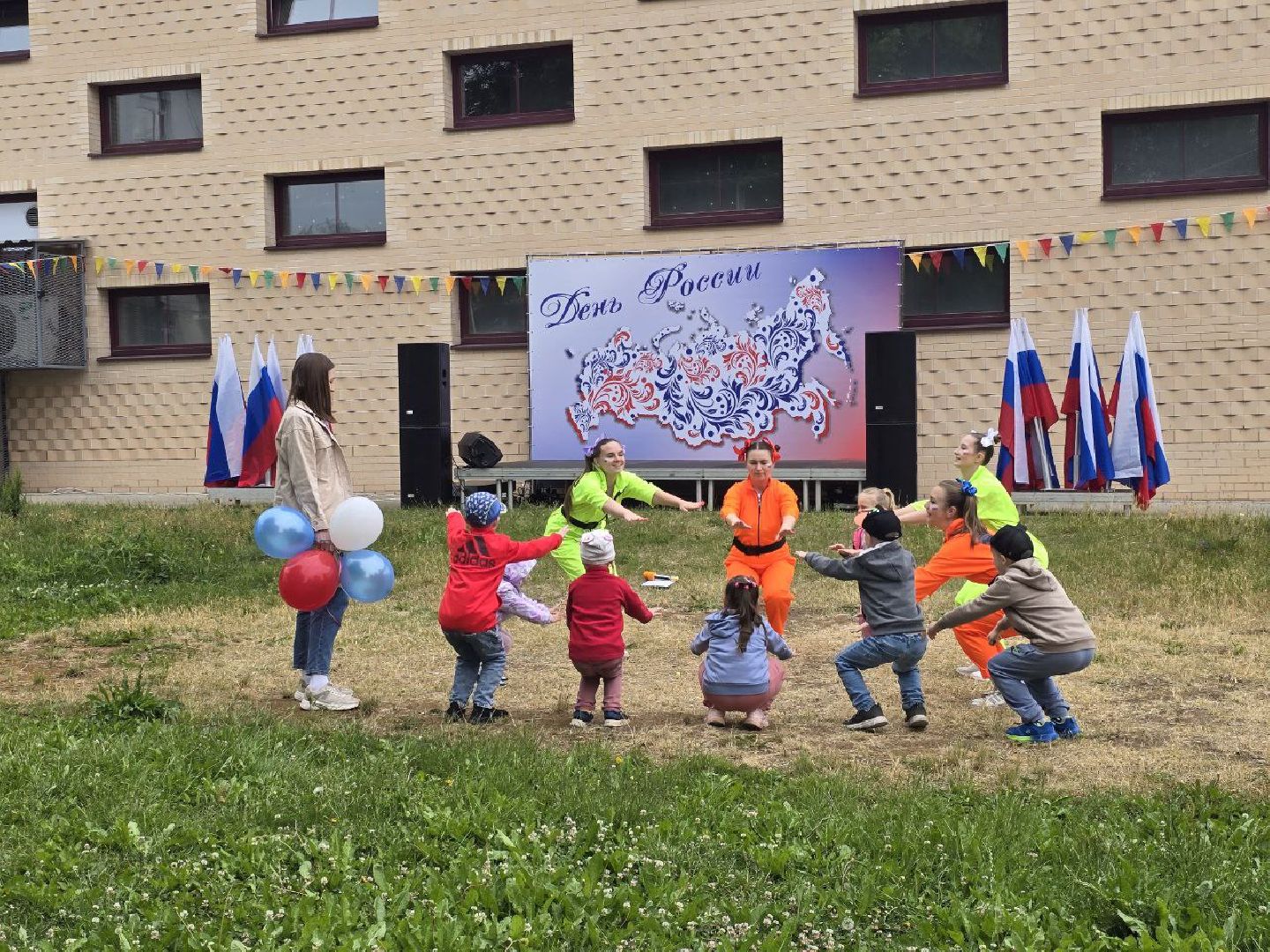 можайск, можайский муниципальный округ, подмосковье, день россии, праздник, флешмоб, авторские песни,