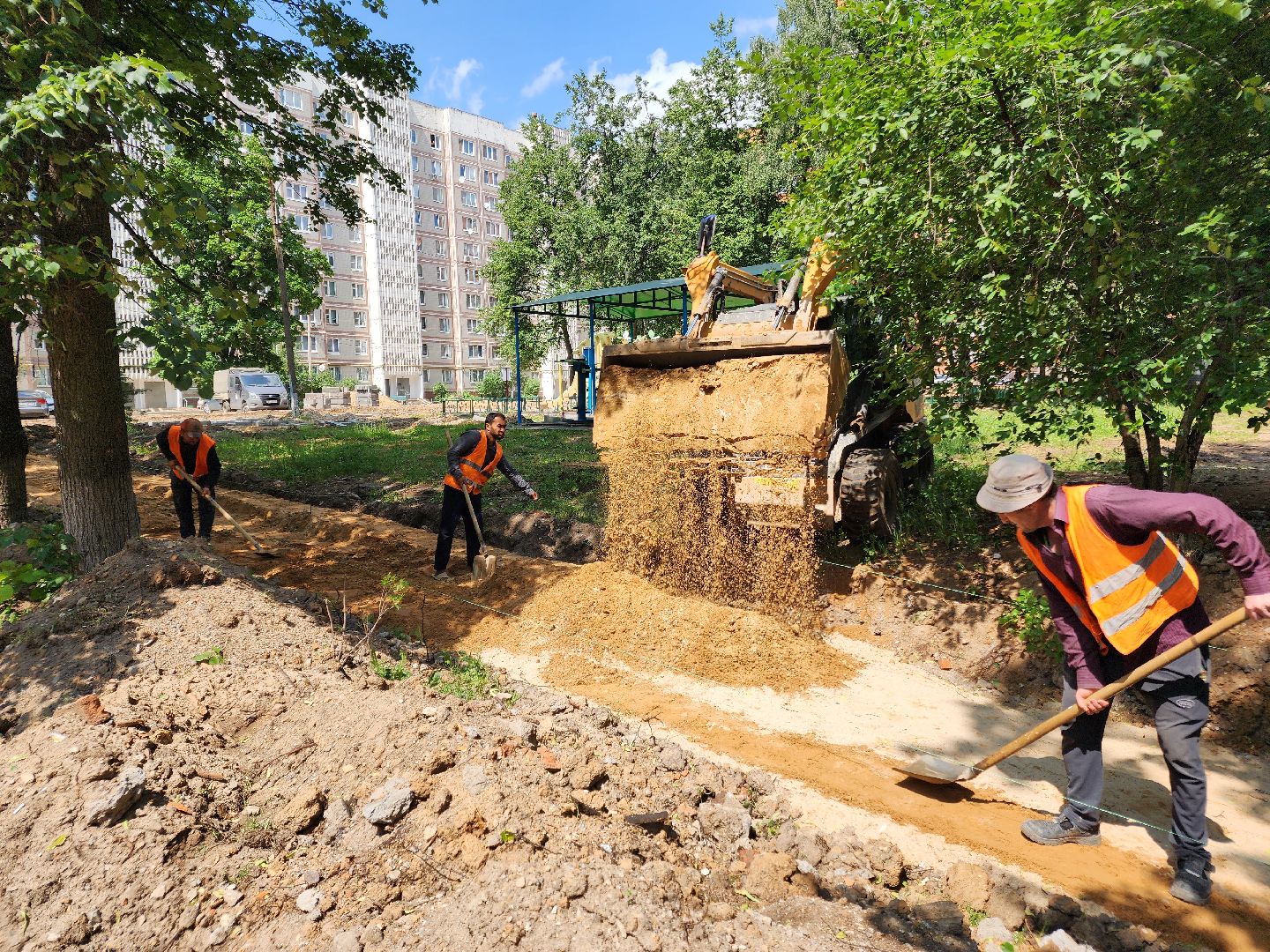 чехов, улица дружбы, комплексное благоустройство двора, парковки, автостоянки, детские и спортивные площадки, проезды, зоны отдыха, пешеходные дорожки, госпрограмма московской области, формирование комфортной городской среды,