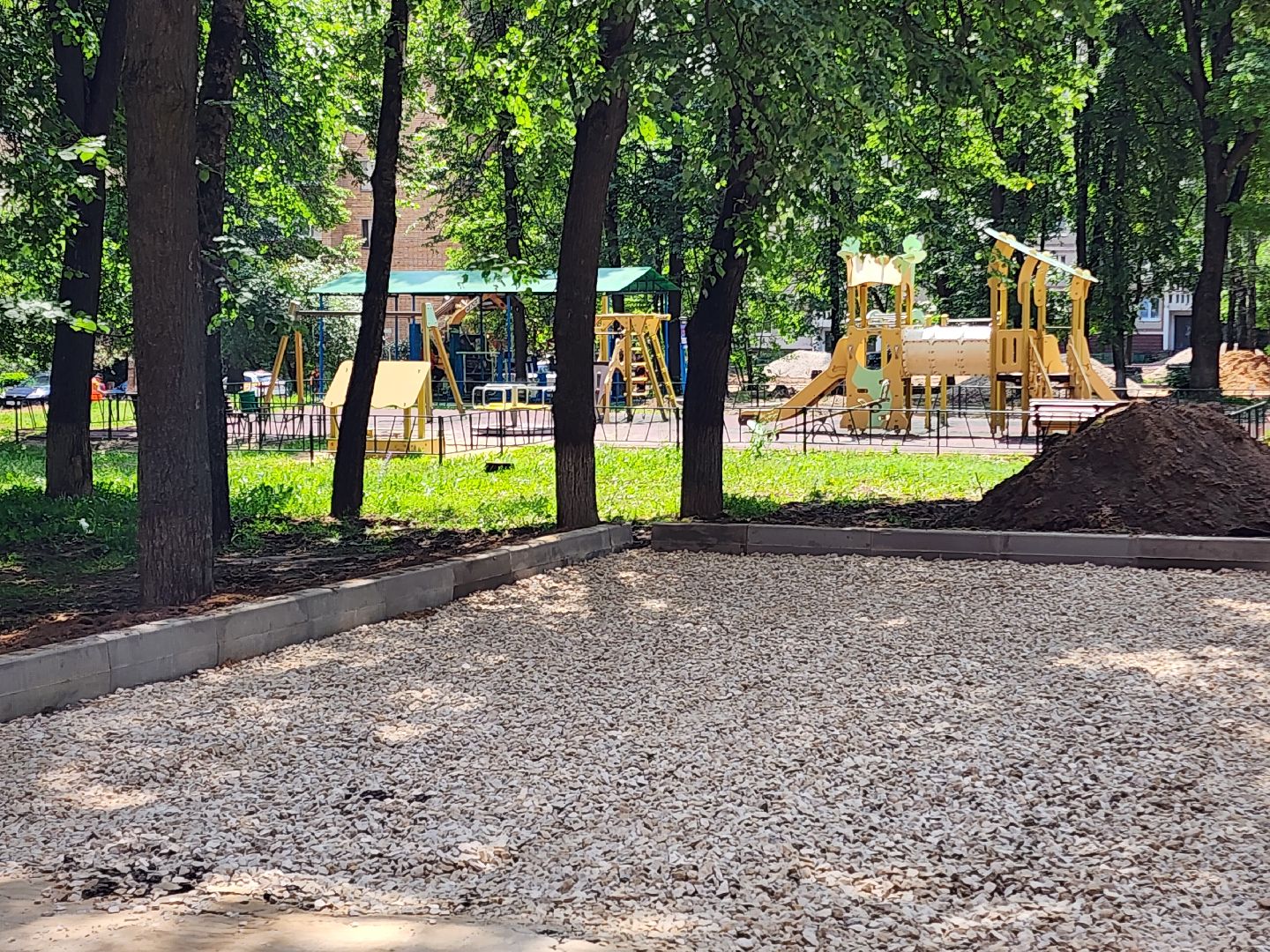 чехов, улица дружбы, комплексное благоустройство двора, парковки, автостоянки, детские и спортивные площадки, проезды, зоны отдыха, пешеходные дорожки, госпрограмма московской области, формирование комфортной городской среды,