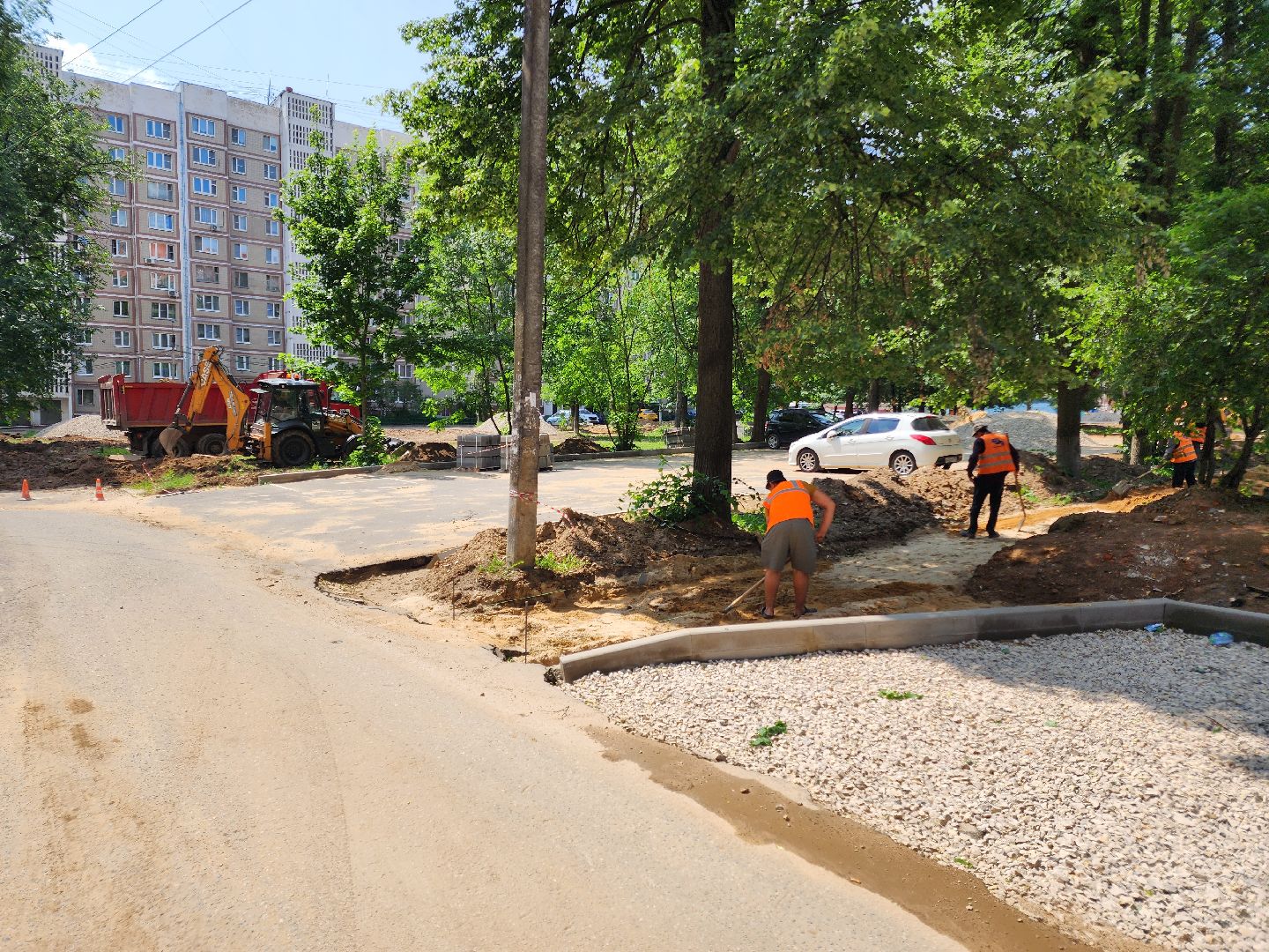 чехов, улица дружбы, комплексное благоустройство двора, парковки, автостоянки, детские и спортивные площадки, проезды, зоны отдыха, пешеходные дорожки, госпрограмма московской области, формирование комфортной городской среды,