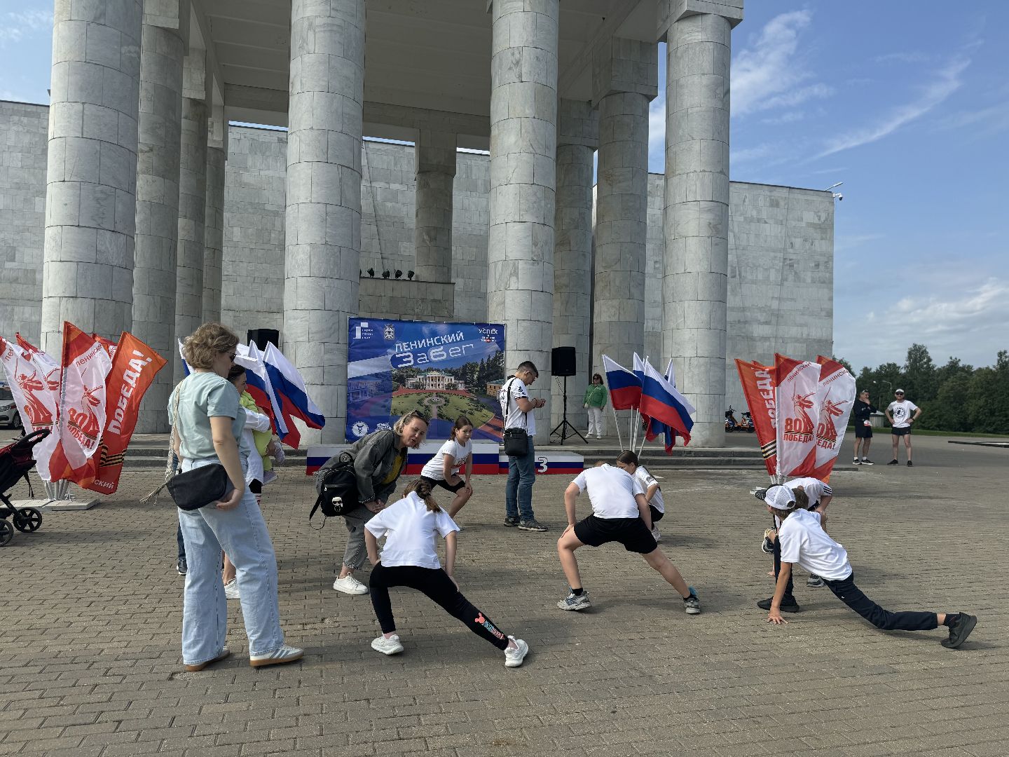 ленинский забег, музей заповедник горки ленинские, спортсмены, бегуны, день россии, 80 лет победе,