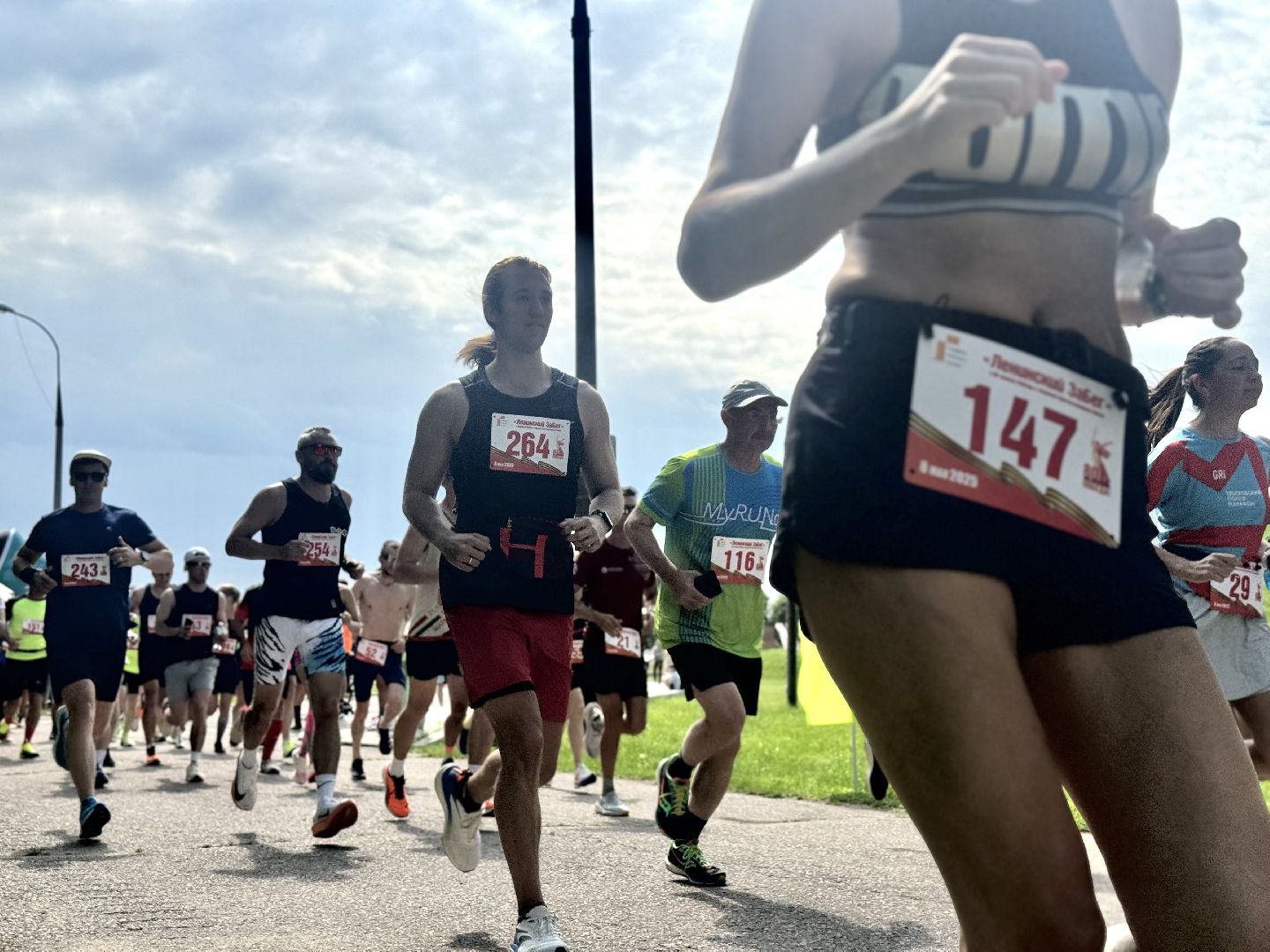ленинский забег, музей заповедник горки ленинские, спортсмены, бегуны, день россии, 80 лет победе,