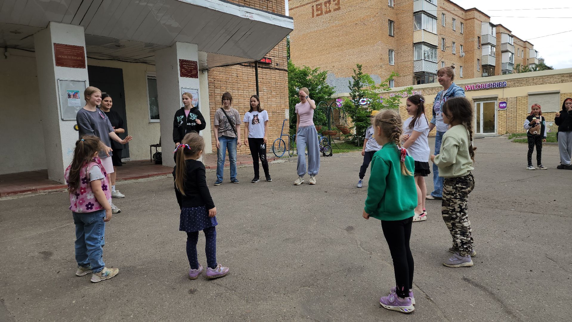 софрино, пушкинский округ, день россии, флешмоб, аквагрим, дети, родители, танцы, песни, флаг россии, патриотизм,