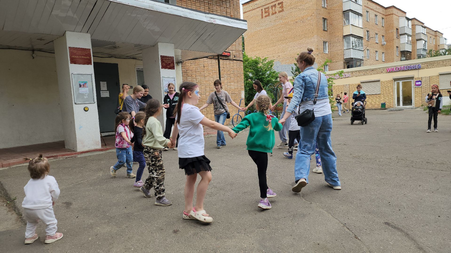 софрино, пушкинский округ, день россии, флешмоб, аквагрим, дети, родители, танцы, песни, флаг россии, патриотизм,