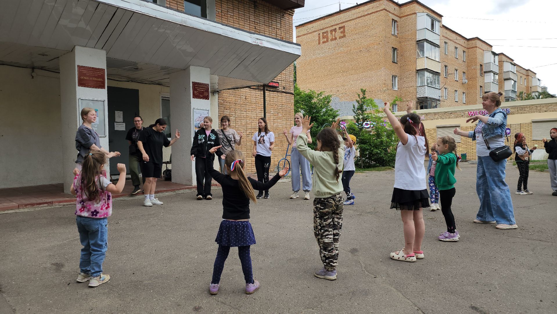 софрино, пушкинский округ, день россии, флешмоб, аквагрим, дети, родители, танцы, песни, флаг россии, патриотизм,