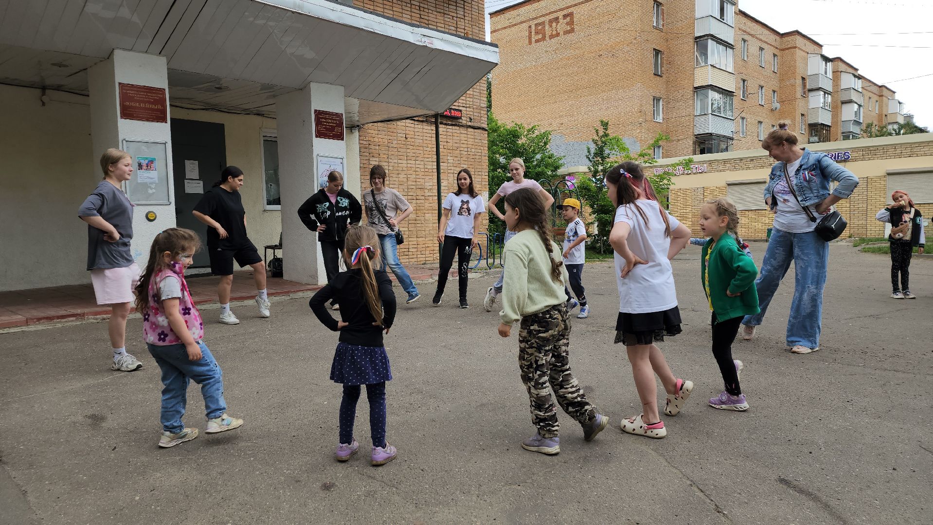 софрино, пушкинский округ, день россии, флешмоб, аквагрим, дети, родители, танцы, песни, флаг россии, патриотизм,