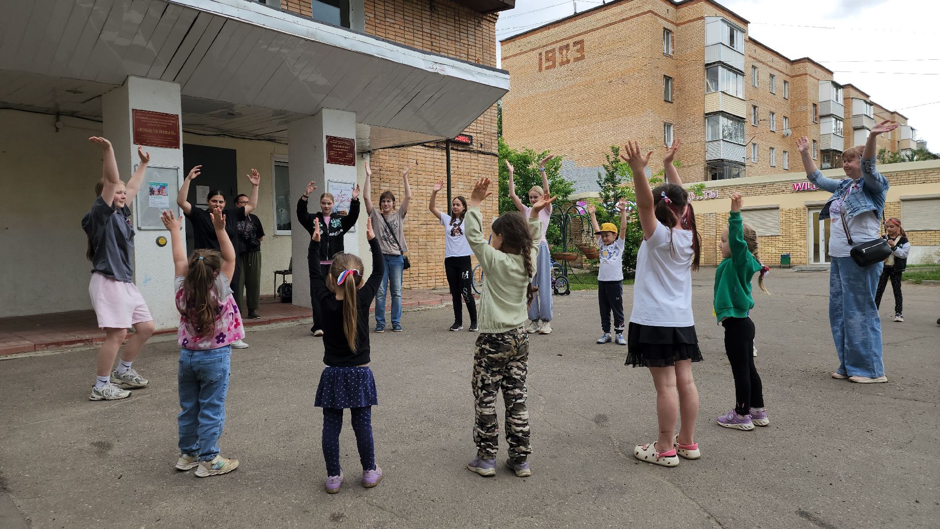 софрино, пушкинский округ, день россии, флешмоб, аквагрим, дети, родители, танцы, песни, флаг россии, патриотизм,