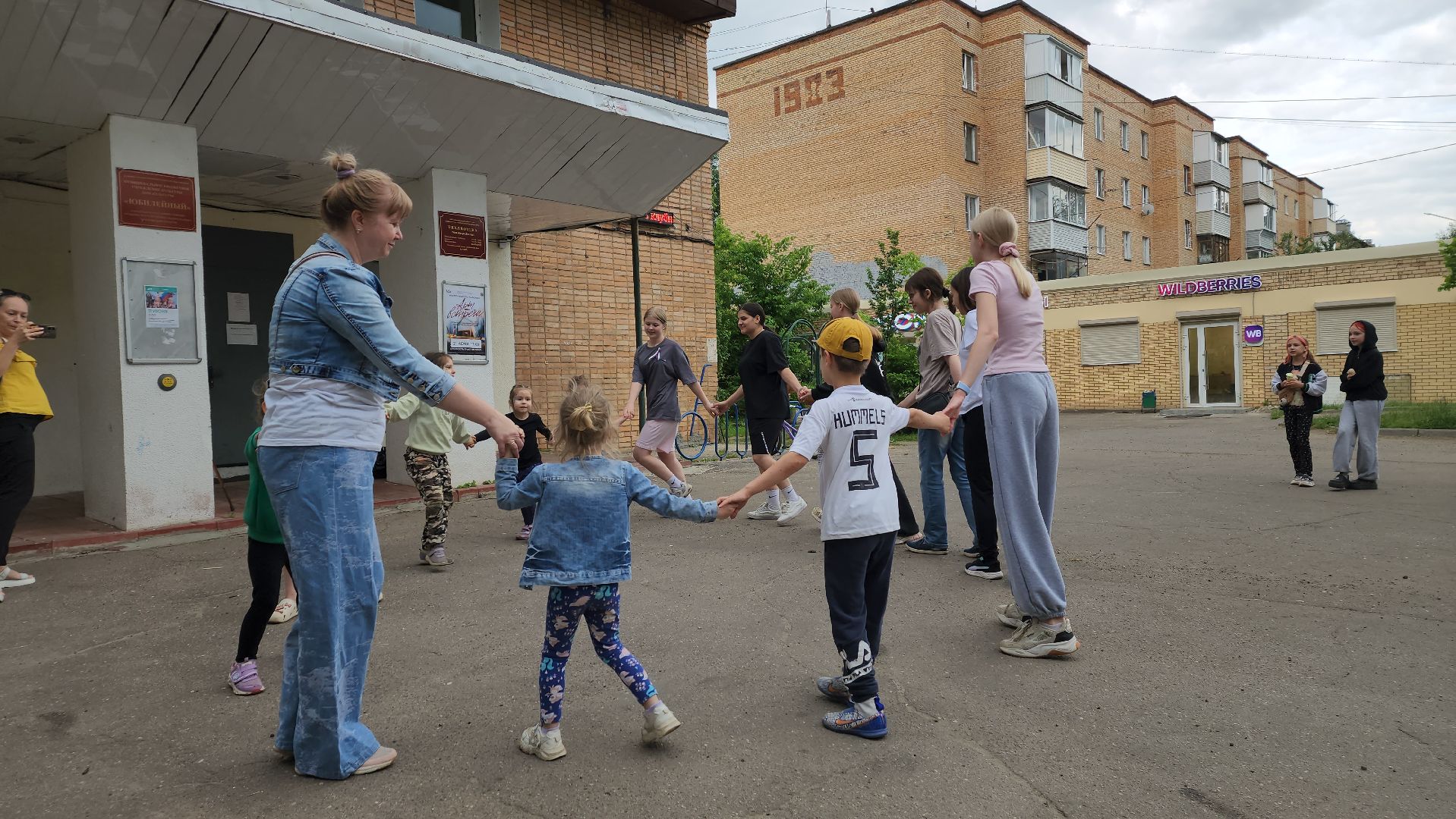 софрино, пушкинский округ, день россии, флешмоб, аквагрим, дети, родители, танцы, песни, флаг россии, патриотизм,