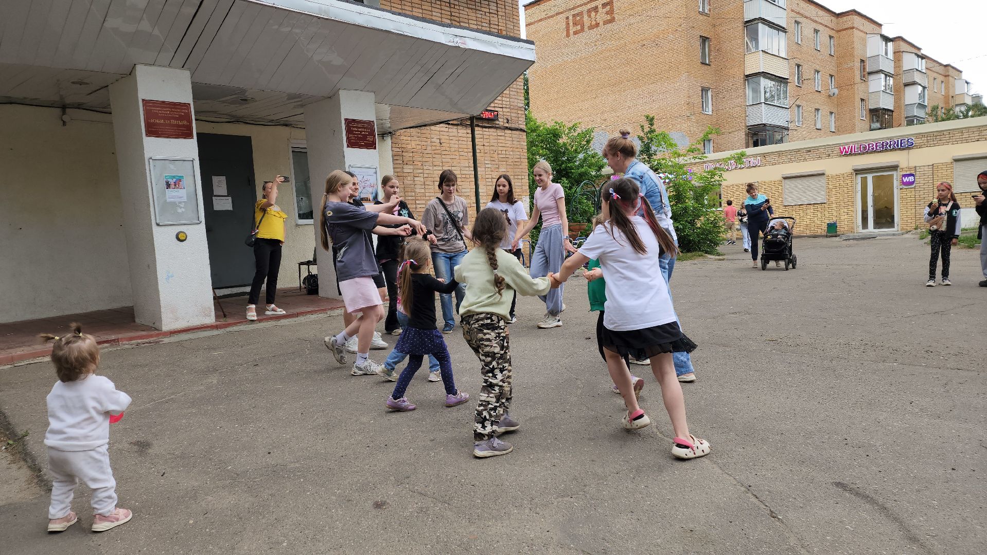 софрино, пушкинский округ, день россии, флешмоб, аквагрим, дети, родители, танцы, песни, флаг россии, патриотизм,