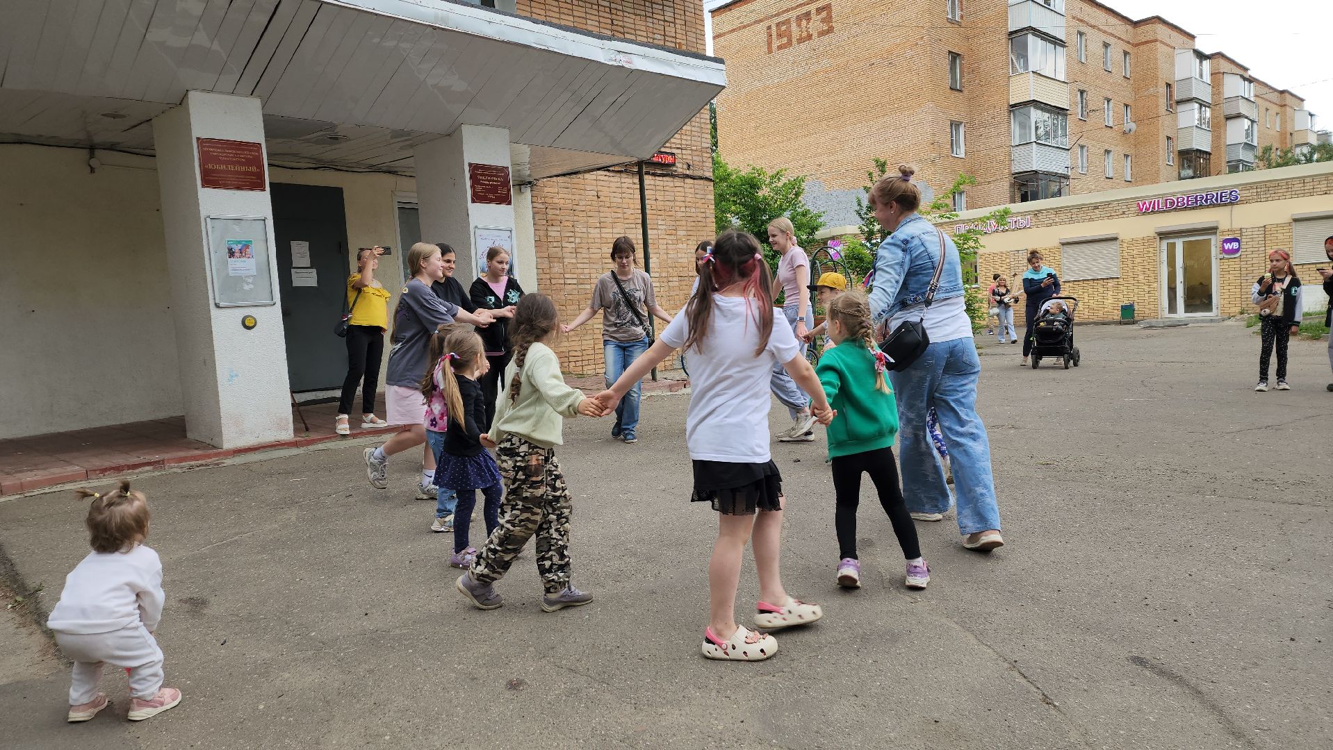 софрино, пушкинский округ, день россии, флешмоб, аквагрим, дети, родители, танцы, песни, флаг россии, патриотизм,