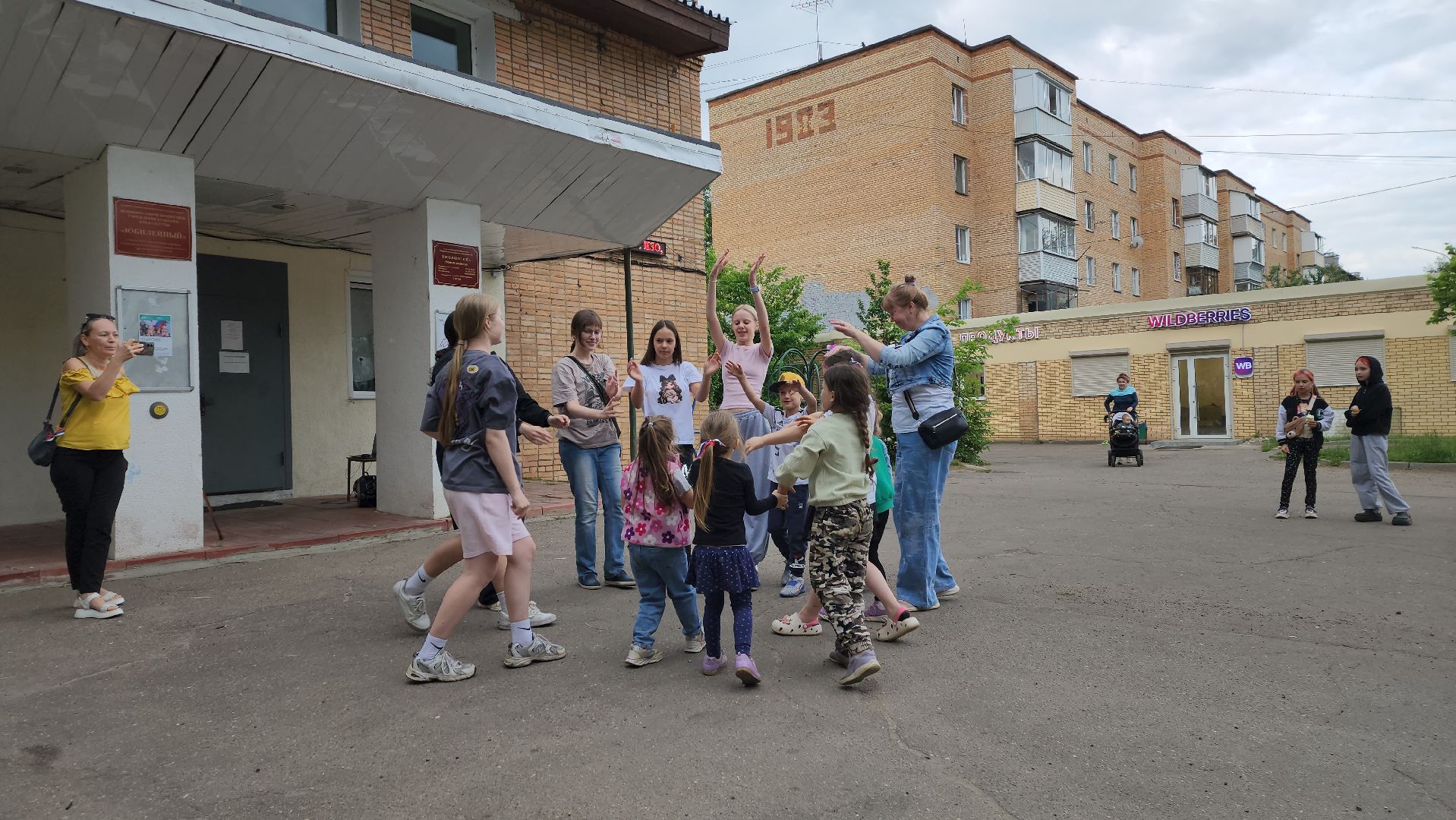 софрино, пушкинский округ, день россии, флешмоб, аквагрим, дети, родители, танцы, песни, флаг россии, патриотизм,