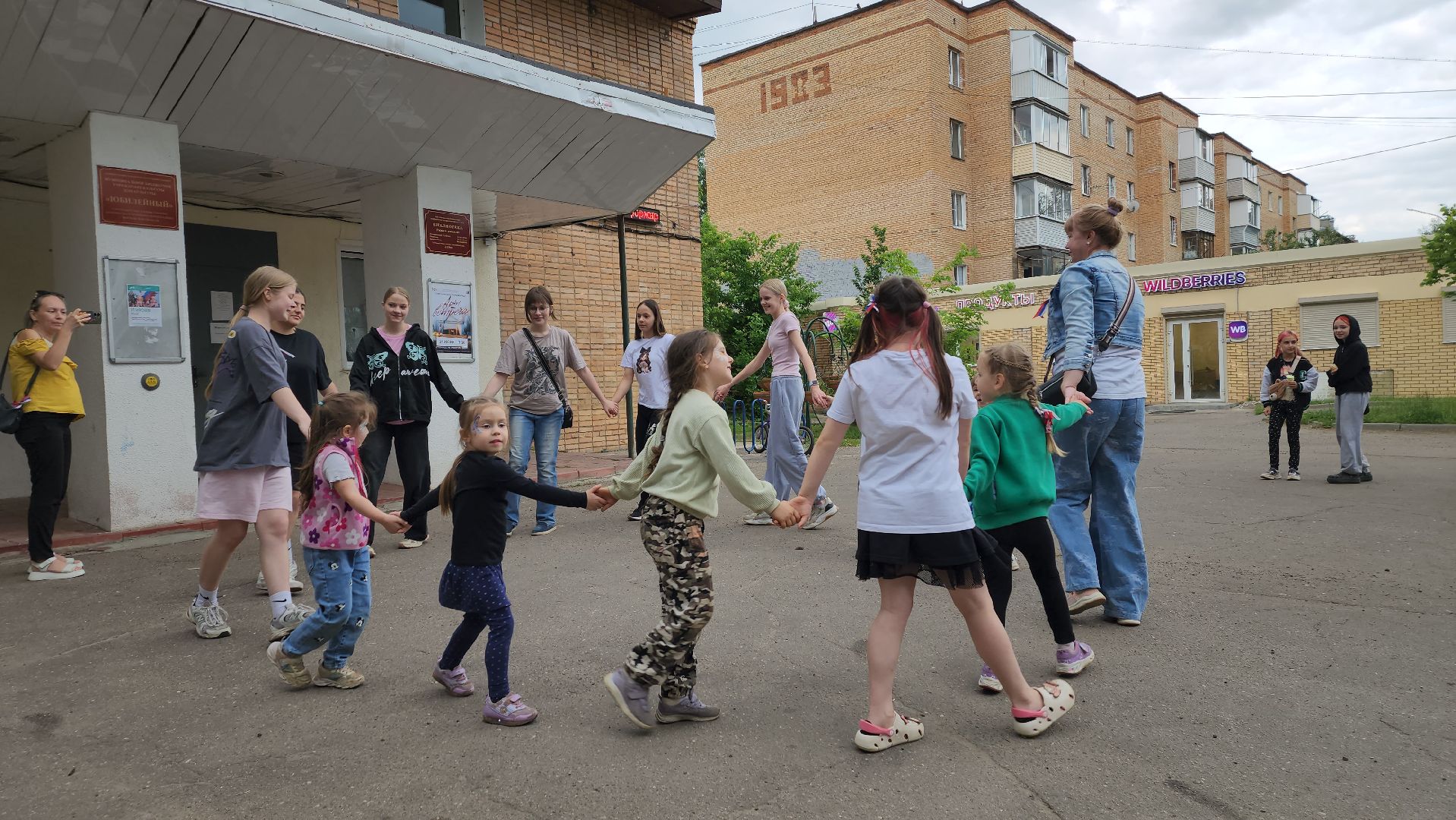 софрино, пушкинский округ, день россии, флешмоб, аквагрим, дети, родители, танцы, песни, флаг россии, патриотизм,