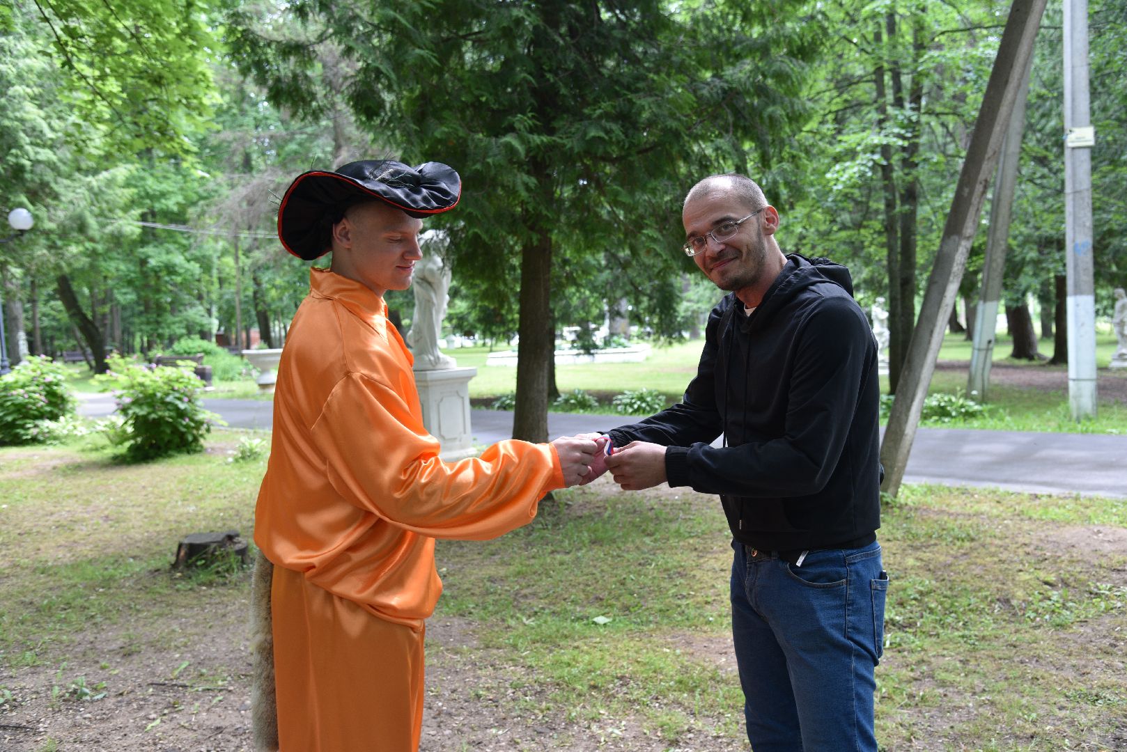 лотошино, лотошинский парк, день россии, триколор, ленточка,